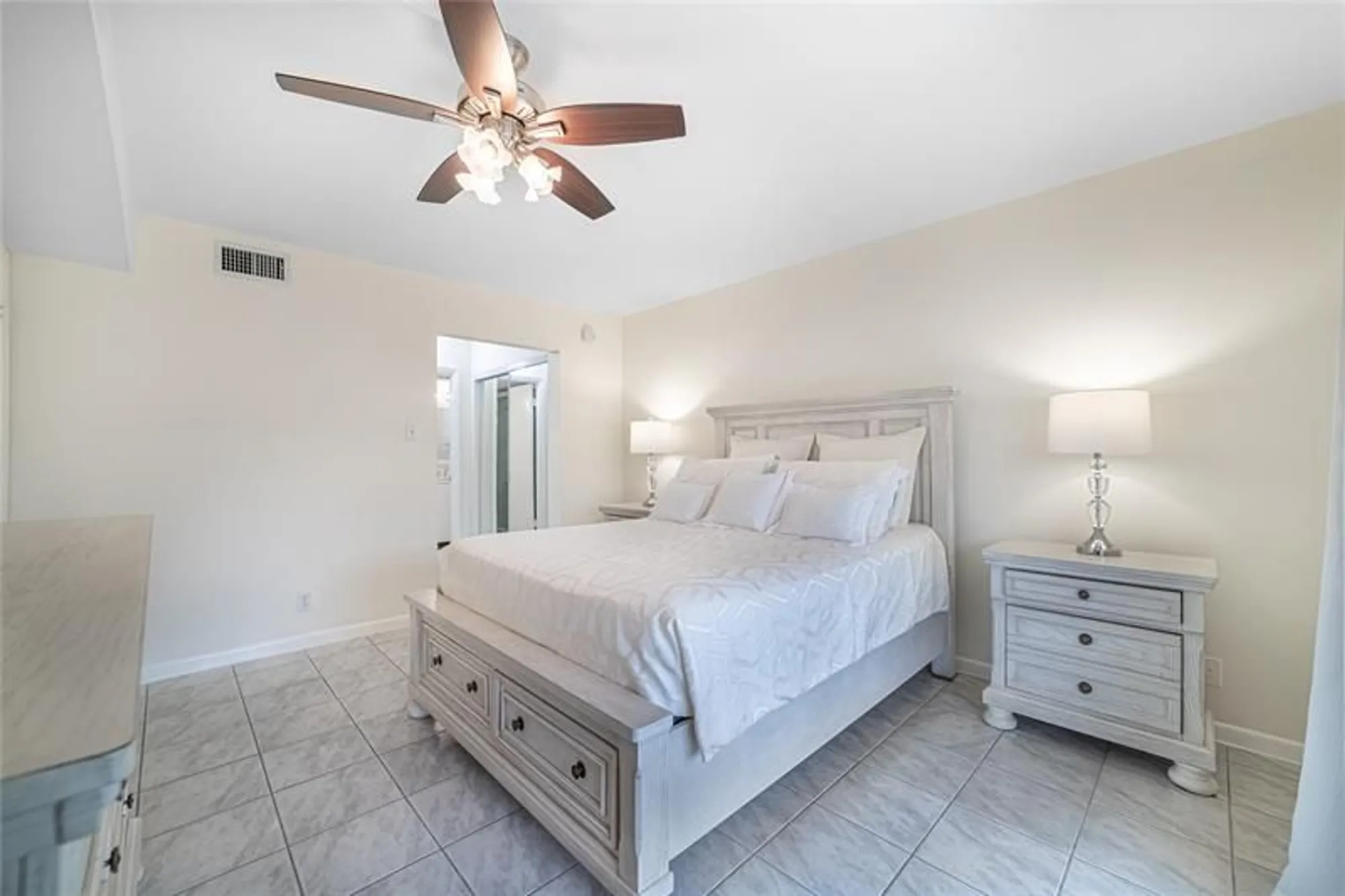 Property Slideshow image 4 of 30 | 600 nw 80th ave apt 105, Margate, FL, 33063