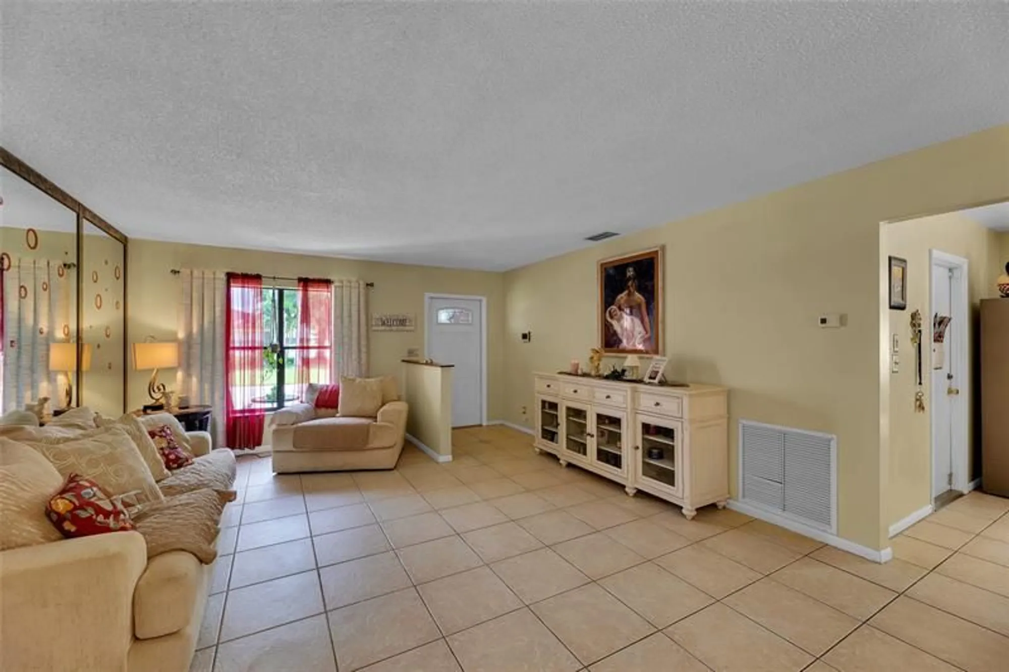 Property Slideshow image 15 of 50 | 9802 nw 75th ct, Tamarac, FL, 33321