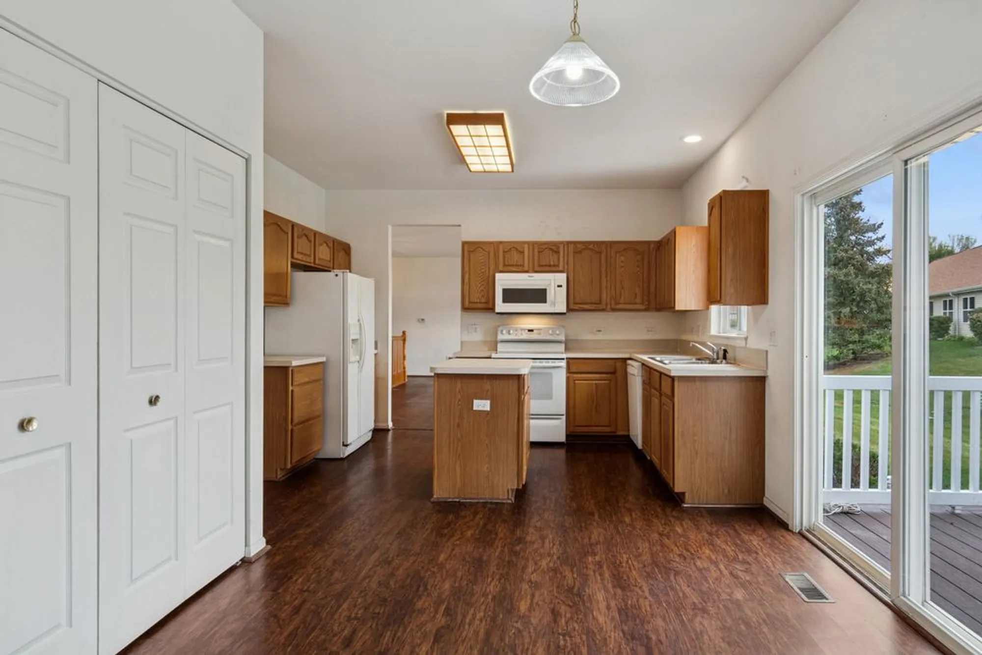 Property Slideshow image 8 of 25 | 21409 w douglas ln, Plainfield, IL, 60544