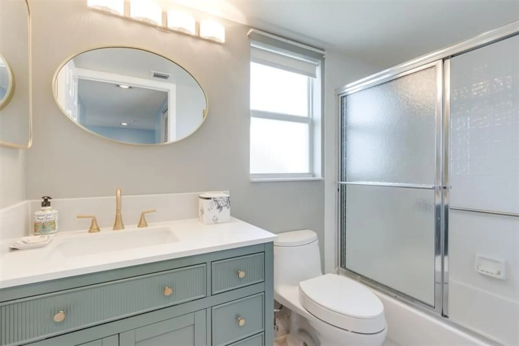 Property Slideshow image 17 of 33 | 9539 weldon cir f201, Tamarac, FL, 33321