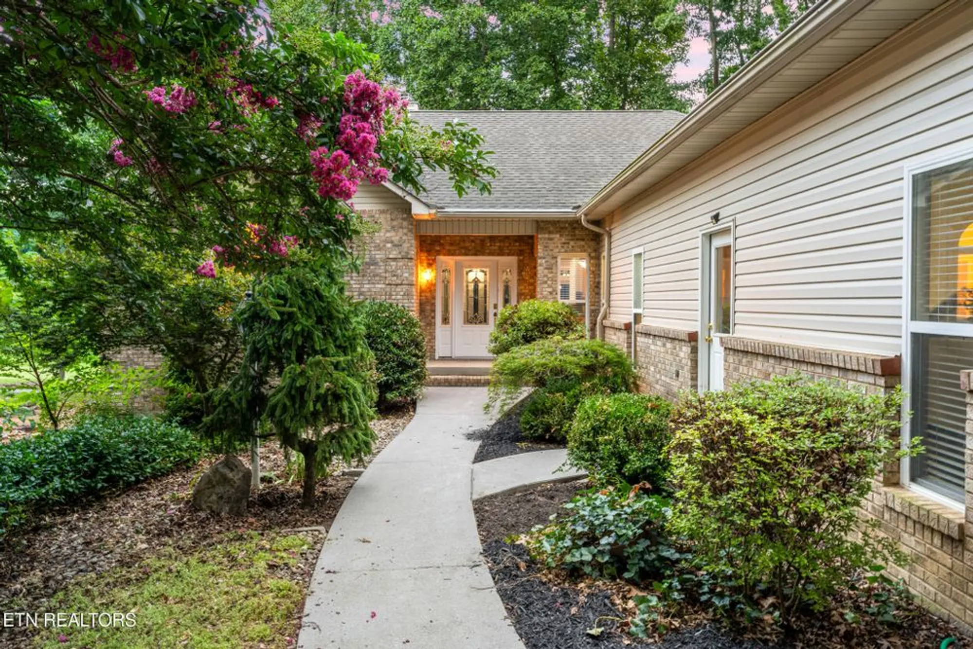 Property Slideshow image 4 of 58 | 123 inata cir, Loudon, TN, 37774