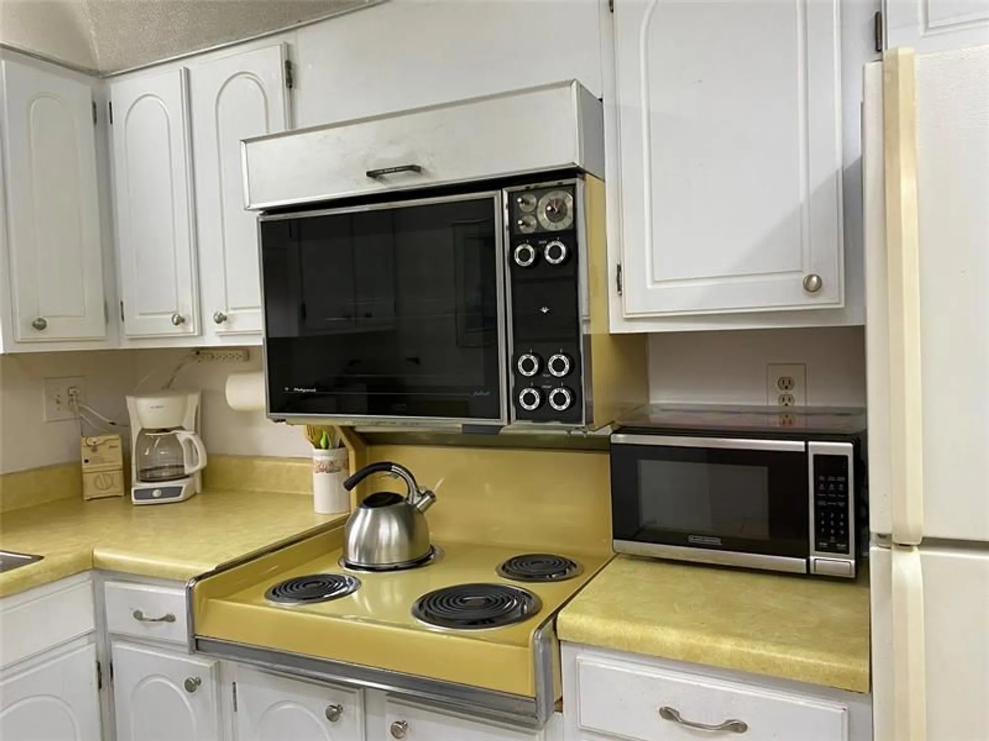 Property Slideshow image 10 of 20 | 811 s hollybrook dr 203, Pembroke Pines, FL, 33025