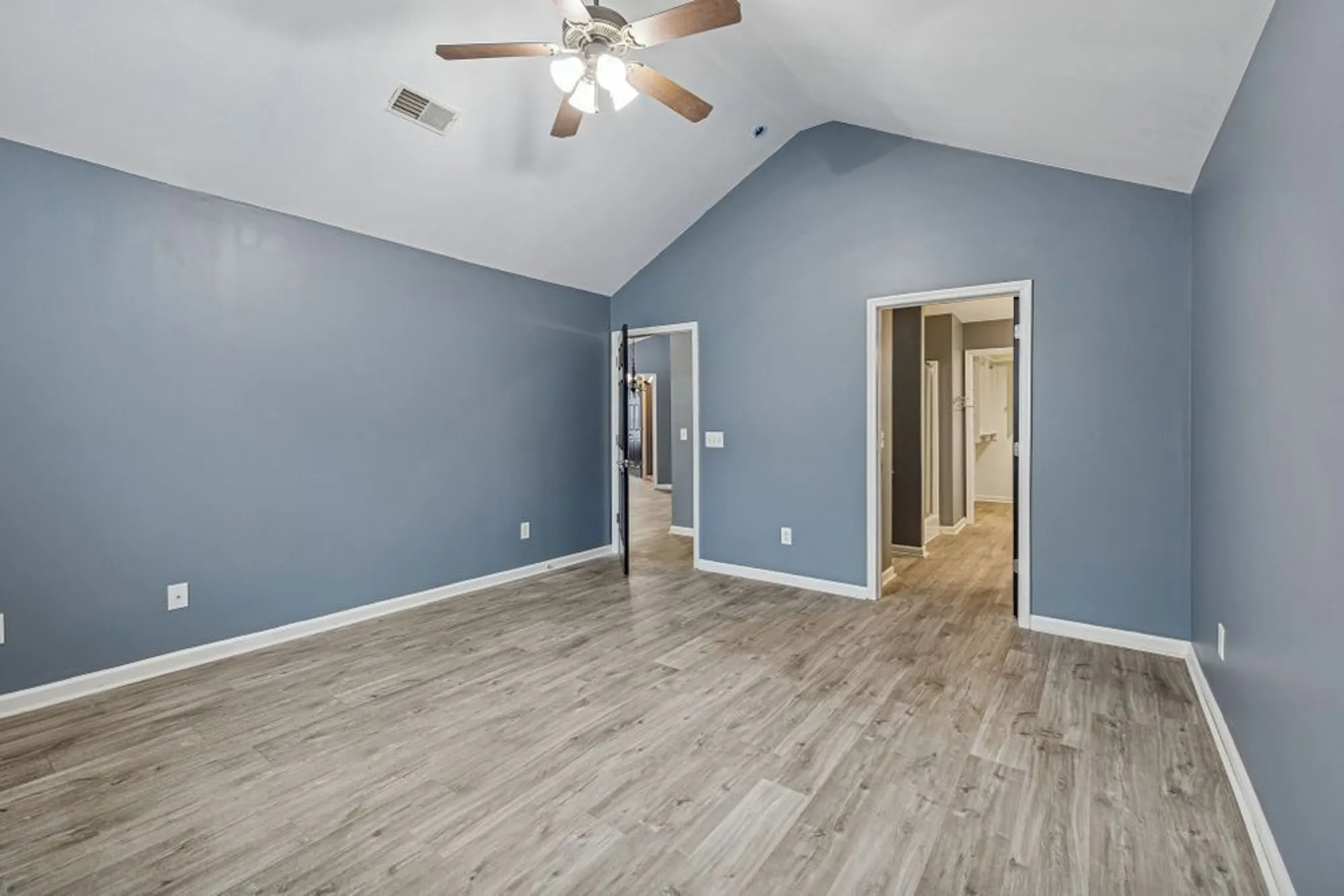 Property Slideshow image 23 of 39 | 825 s browns ln 2102, Gallatin, TN, 37066