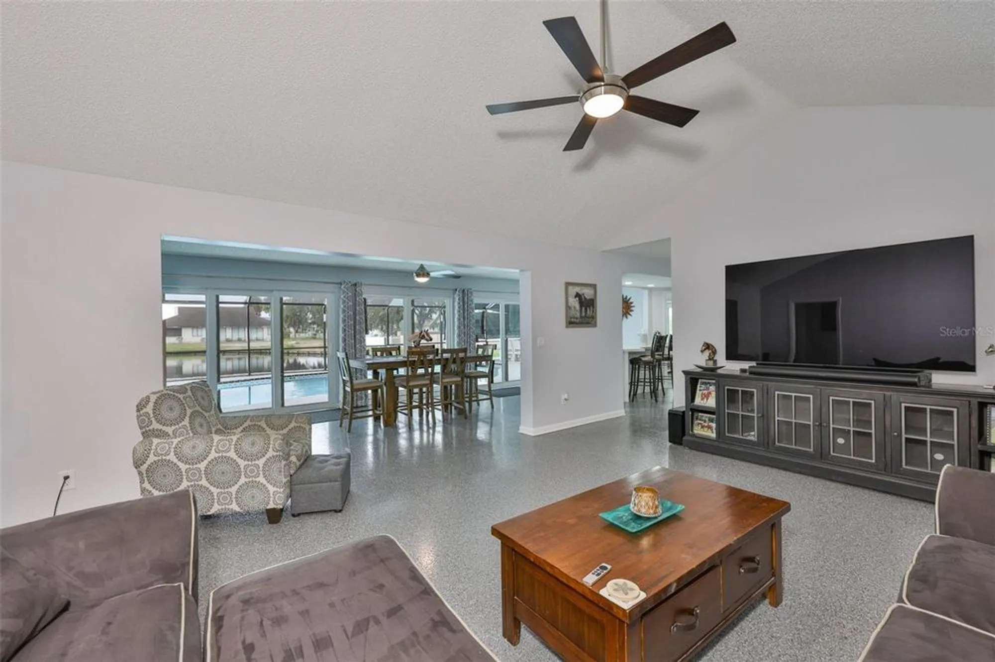Property Slideshow image 11 of 63 | 2022 east view dr, Sun City Center, FL, 33573