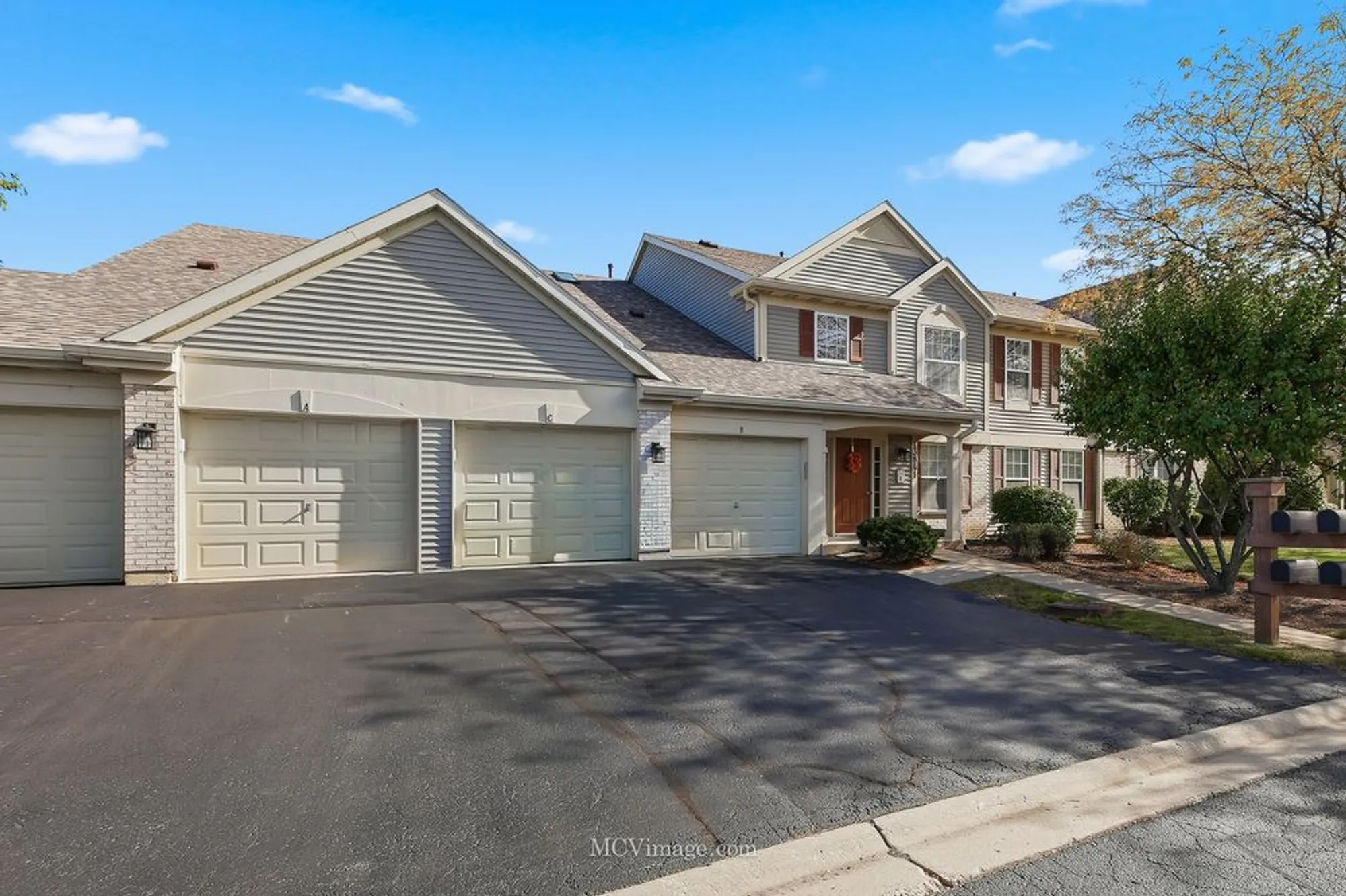 Property Slideshow image 3 of 27 | 13841 s bristlecone ln a, Plainfield, IL, 60544