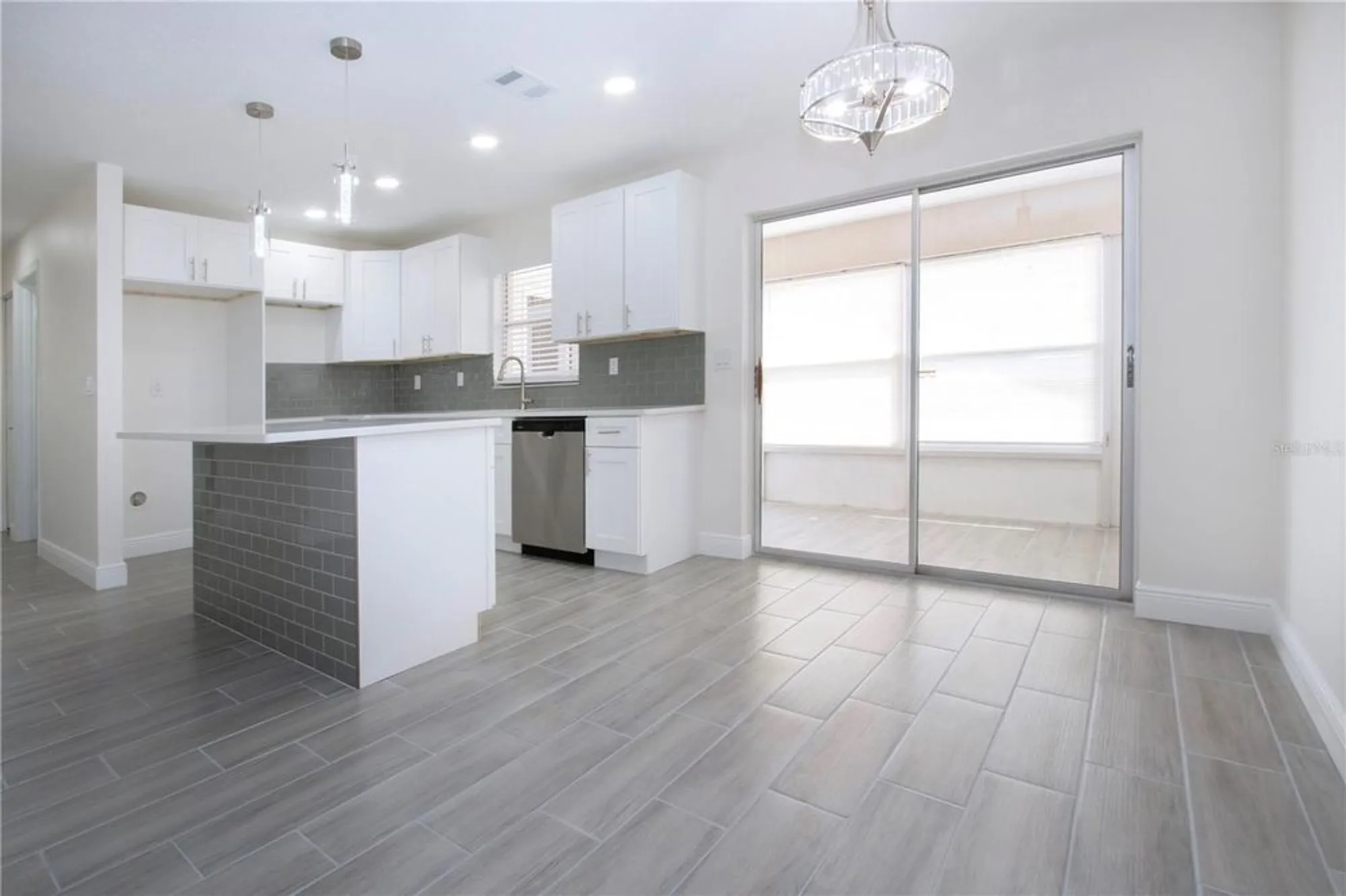 Property Slideshow image 19 of 72 | 1906 canterbury ln 20, Sun City Center, FL, 33573