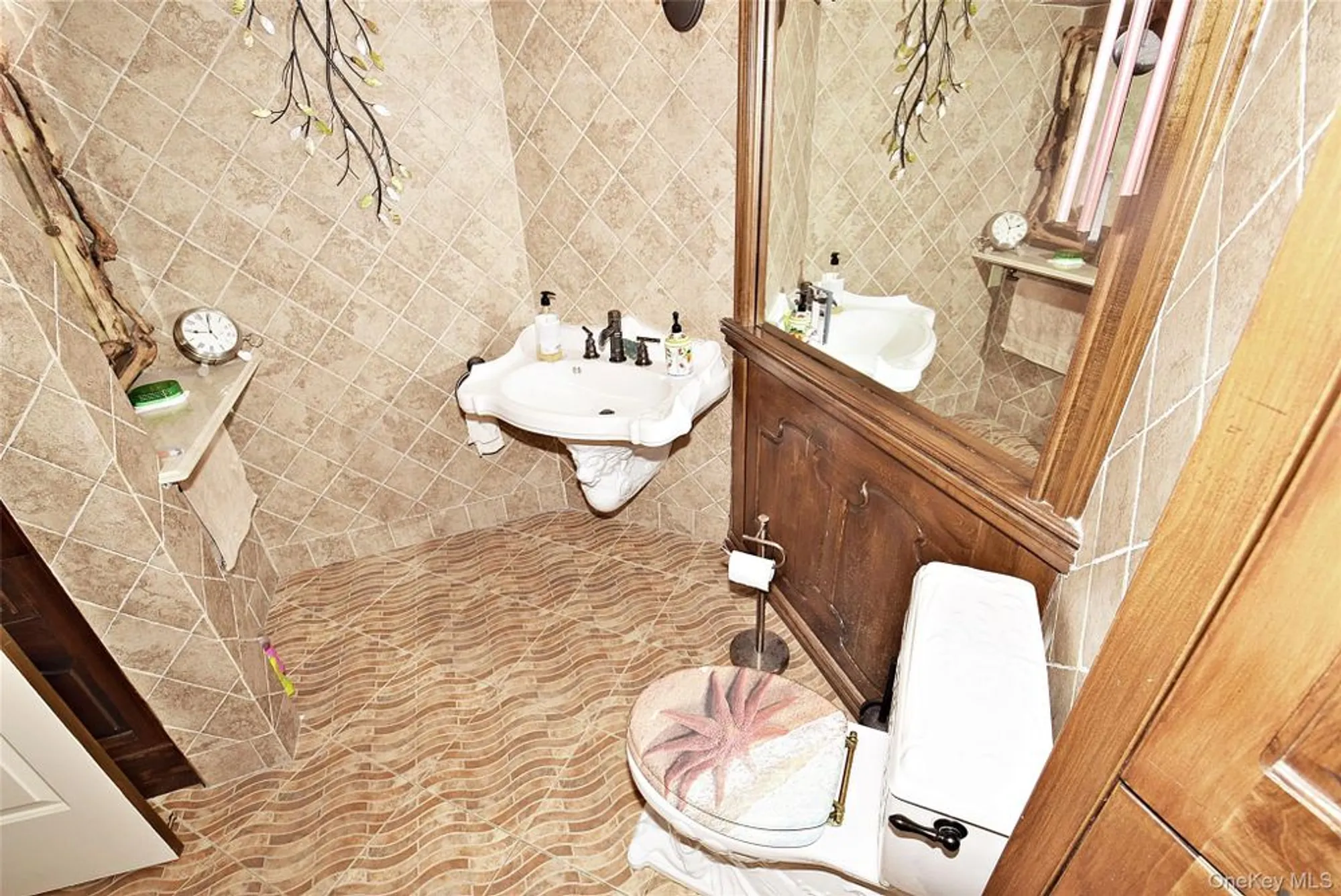 Property Slideshow image 20 of 26 | 259 altessa blvd, Melville, NY, 11747