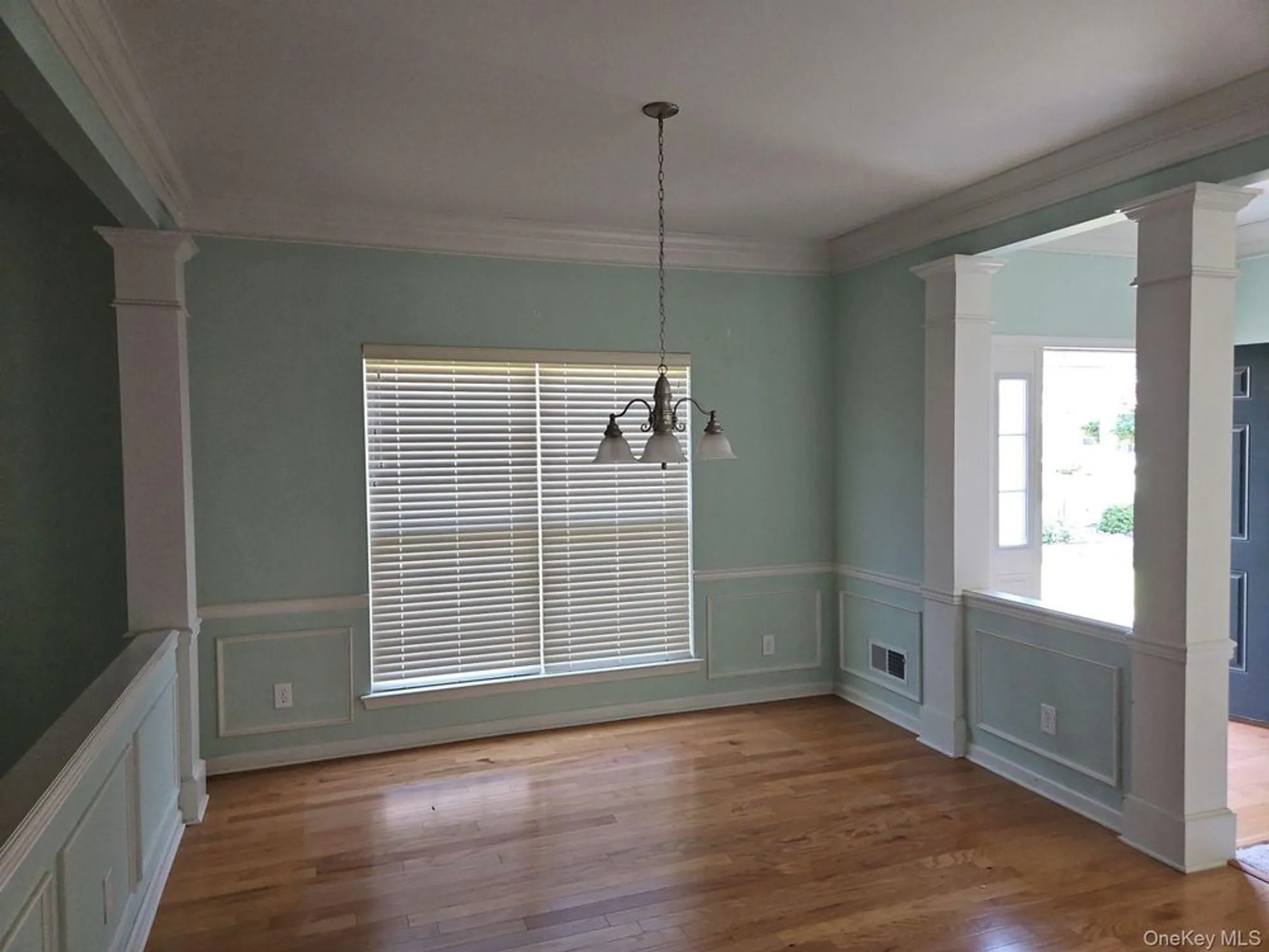 Property Slideshow image 4 of 16 | 68 louden loop, Mount Sinai, NY, 11766