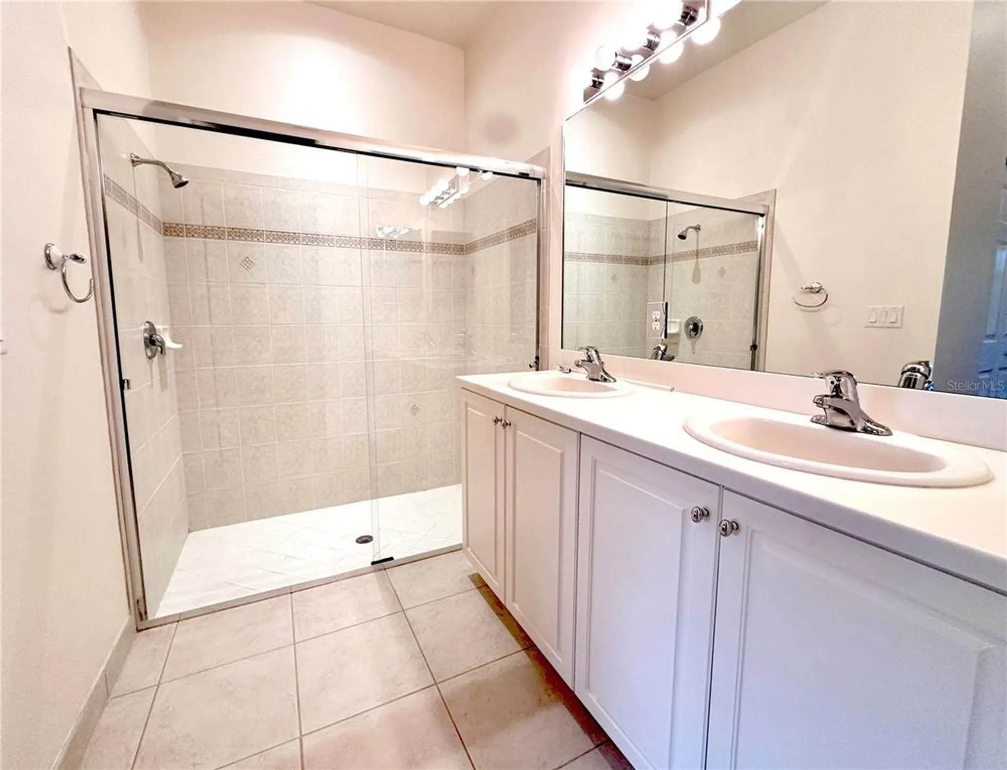 Property Slideshow image 10 of 14 | 4950 sandy brook cir, Wimauma, FL, 33598