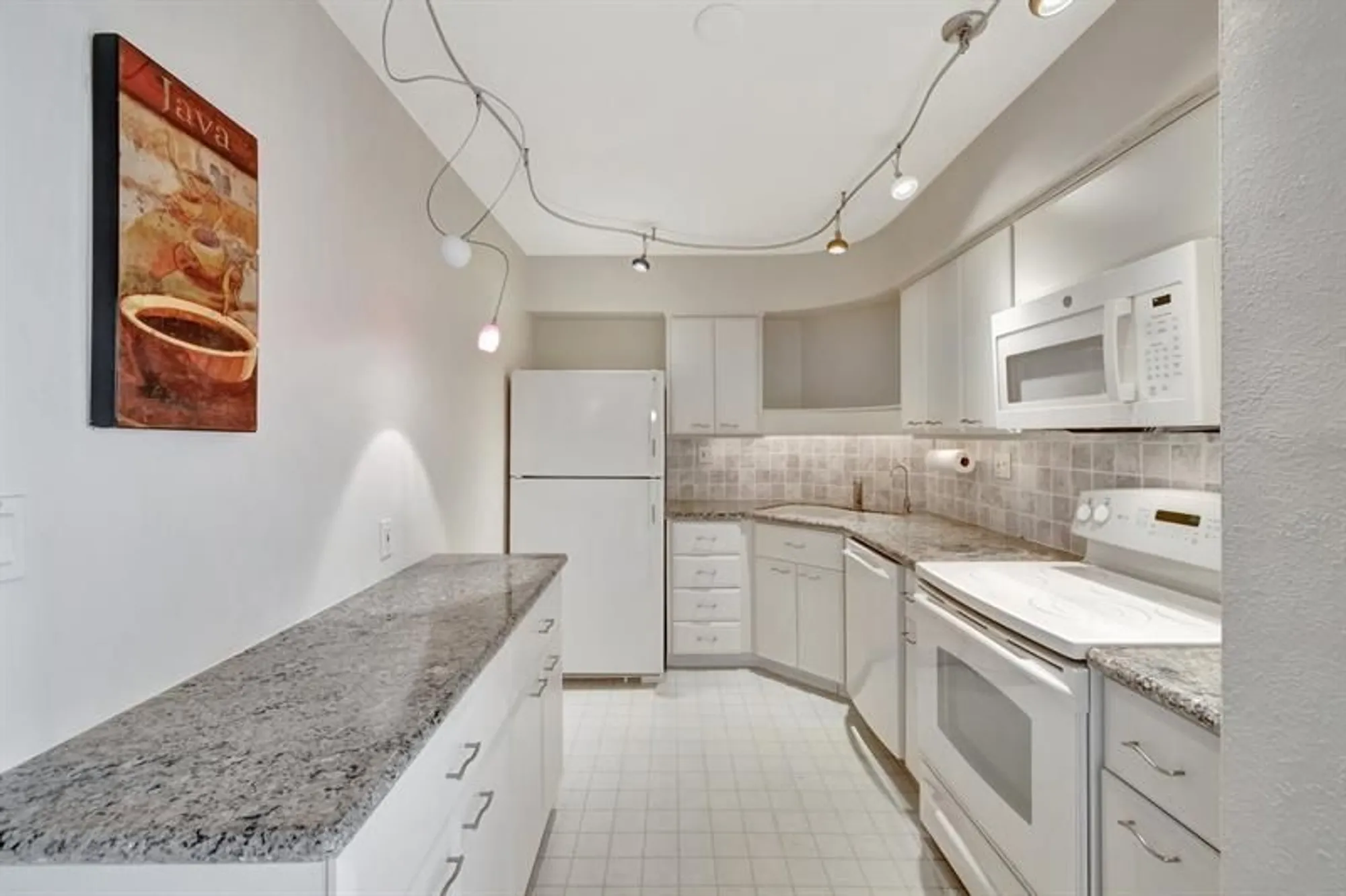 Property Slideshow image 14 of 47 | 3300 ne 36th st 609, Fort Lauderdale, FL, 33308