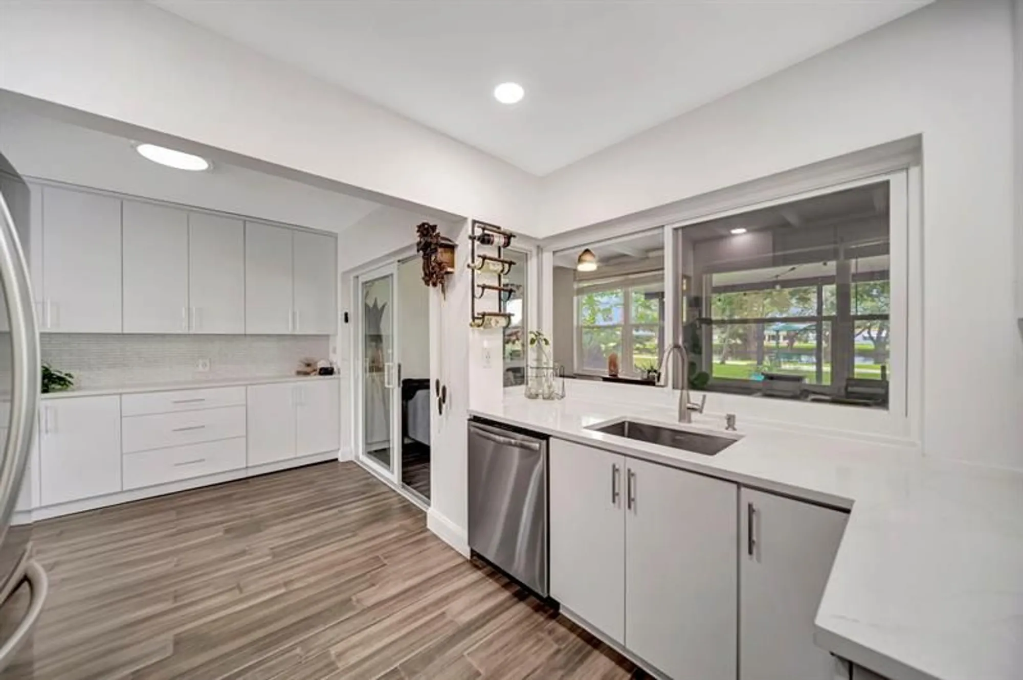 Property Slideshow image 5 of 39 | 4400 nw 45th ct, Tamarac, FL, 33319