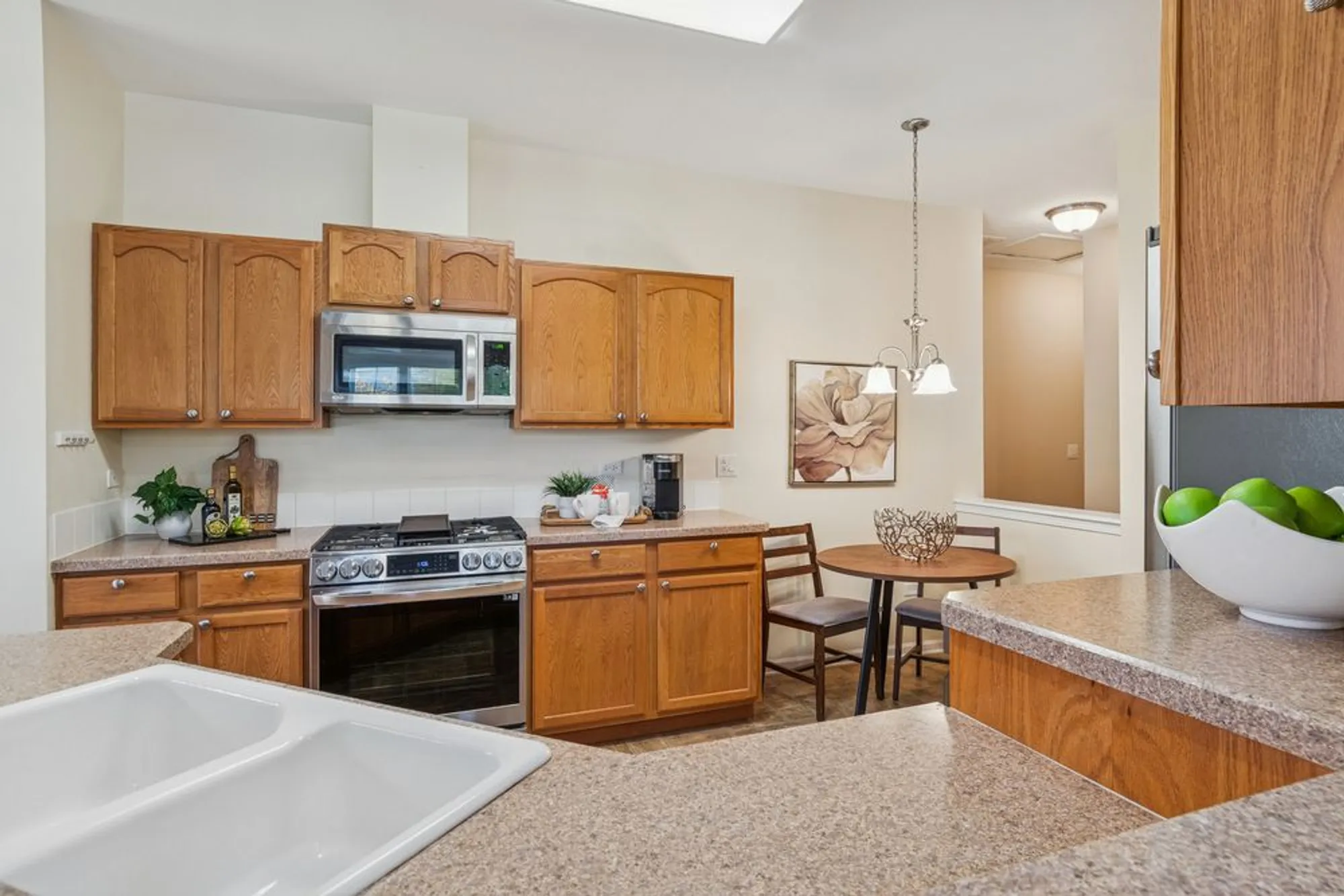 Property Slideshow image 7 of 38 | 2819 normandy cir, Naperville, IL, 60564