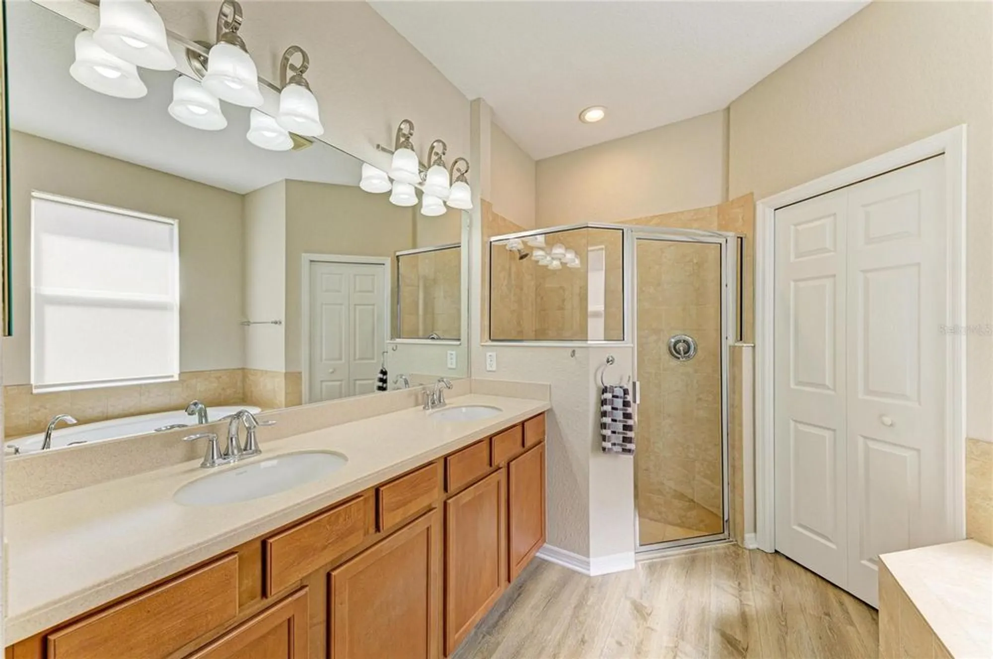 Property Slideshow image 27 of 63 | 350 river enclave ct, Bradenton, FL, 34212