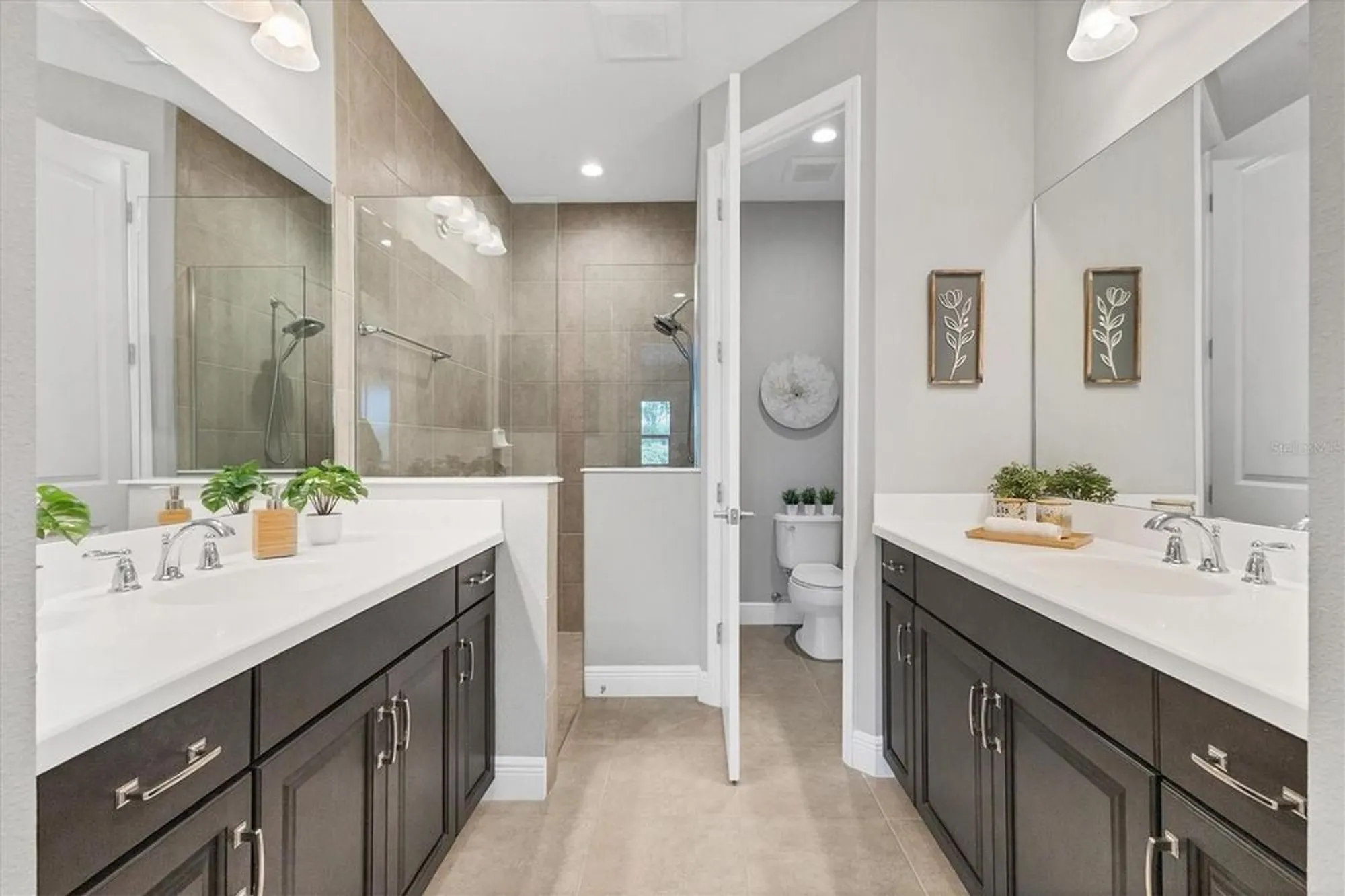 Property Slideshow image 20 of 55 | 21649 avon park ct, Venice, FL, 34293