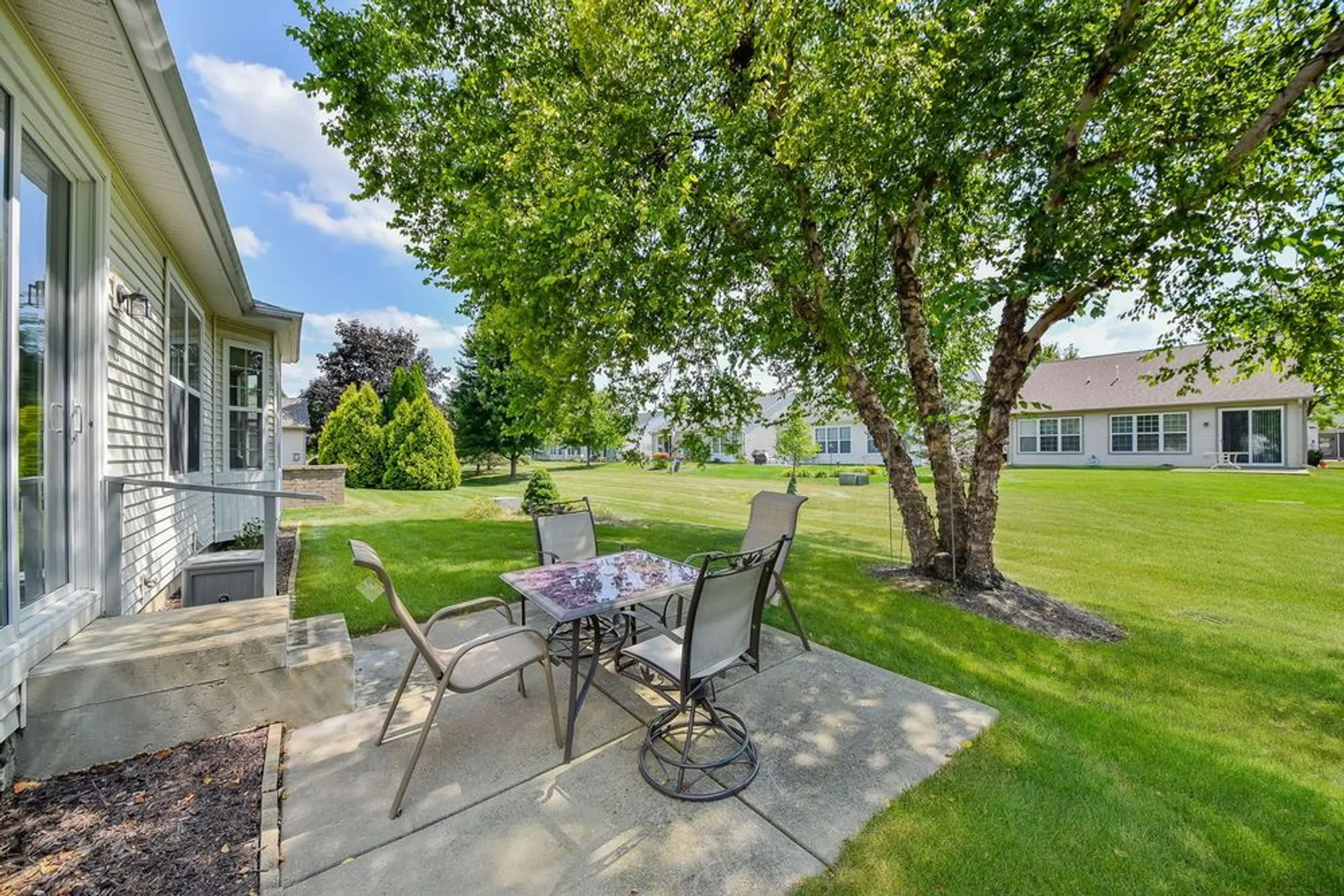 Property Slideshow image 18 of 26 | 2525 rolling rdg, Elgin, IL, 60124