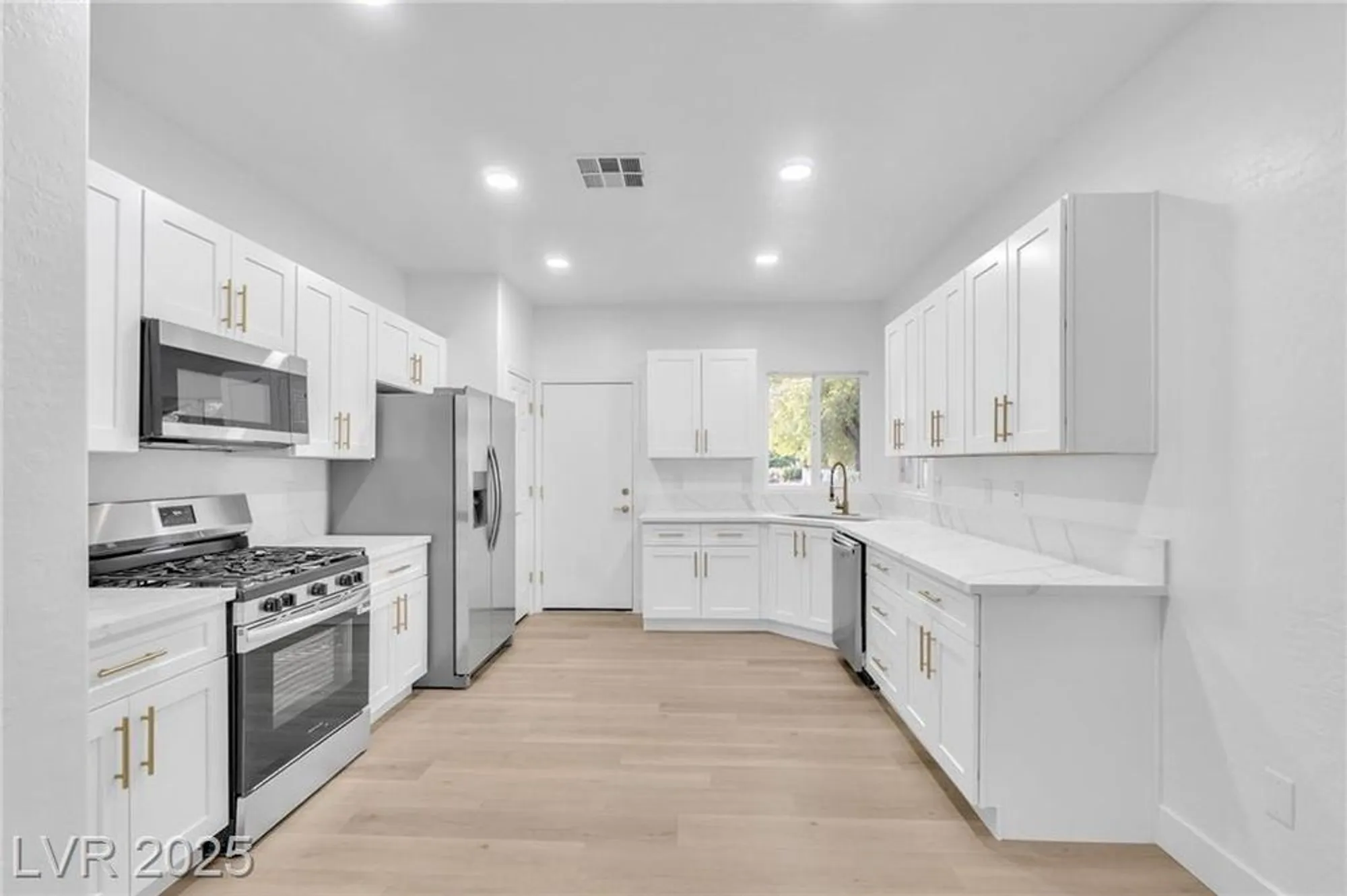 Property Slideshow image 8 of 32 | 3508 kittiwake rd, North Las Vegas, NV, 89084