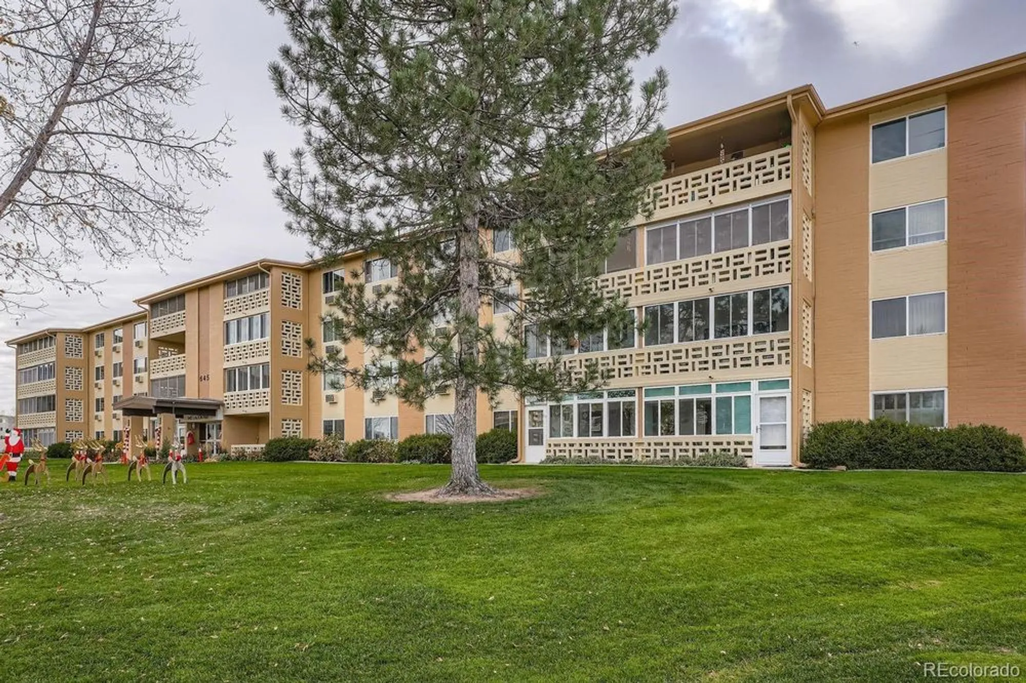 Property Slideshow image 3 of 38 | 645 s alton way 12a, Denver, CO, 80247