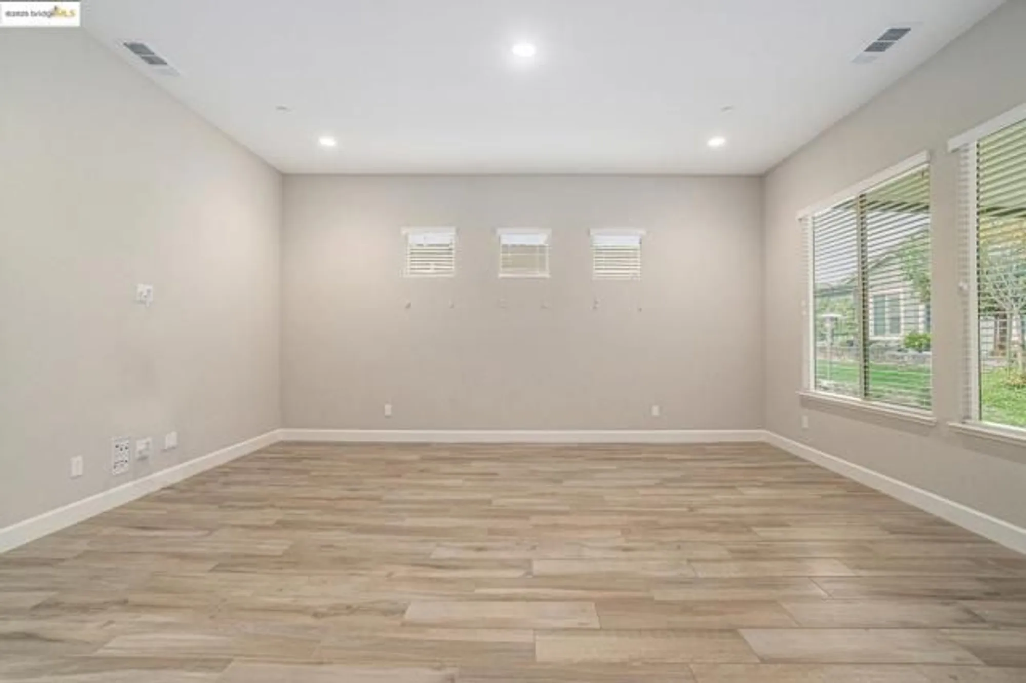 Property Slideshow image 8 of 34 | 415 pelican pl, Rio Vista, CA, 94571