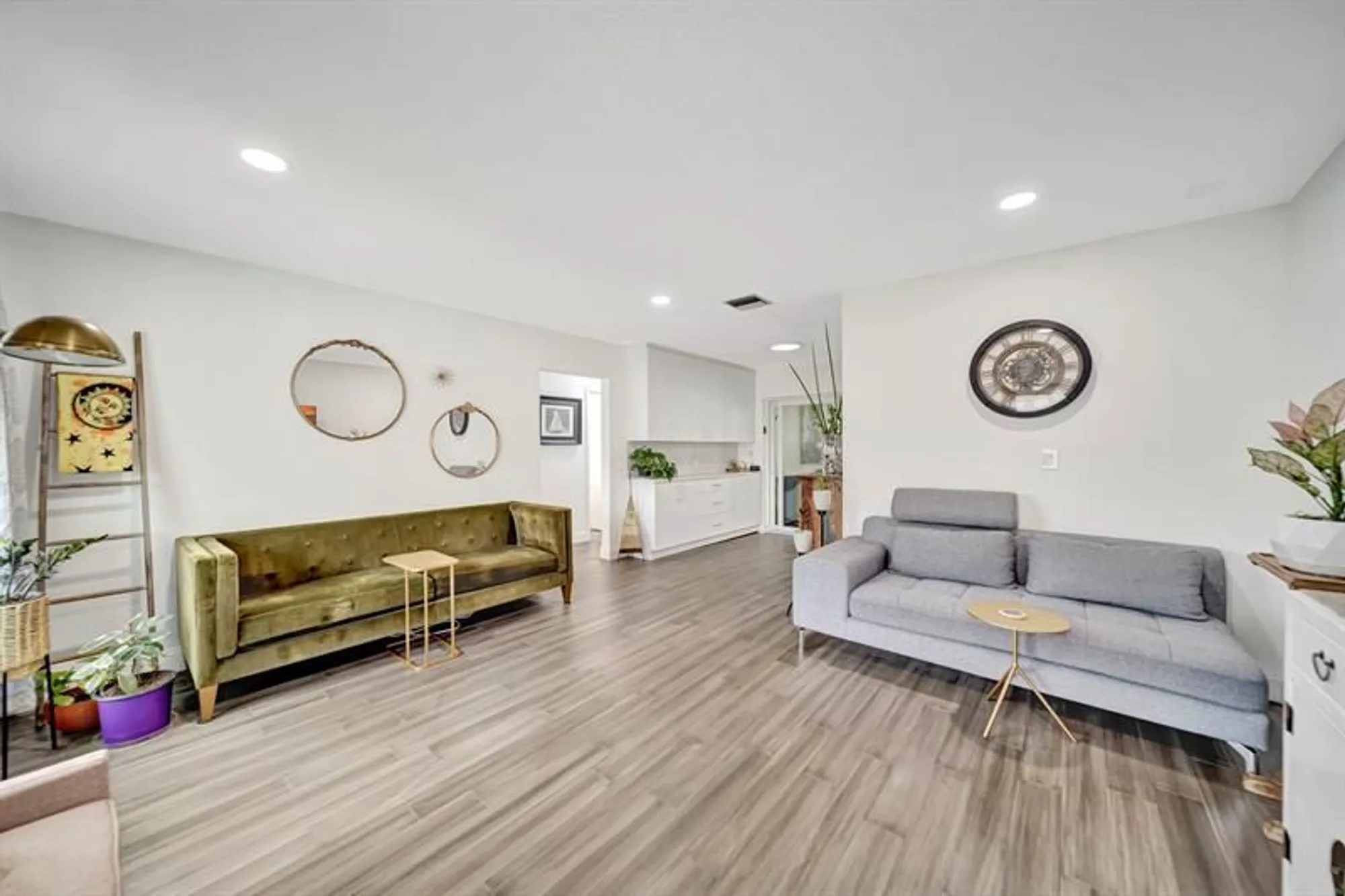 Property Slideshow image 19 of 39 | 4400 nw 45th ct, Tamarac, FL, 33319