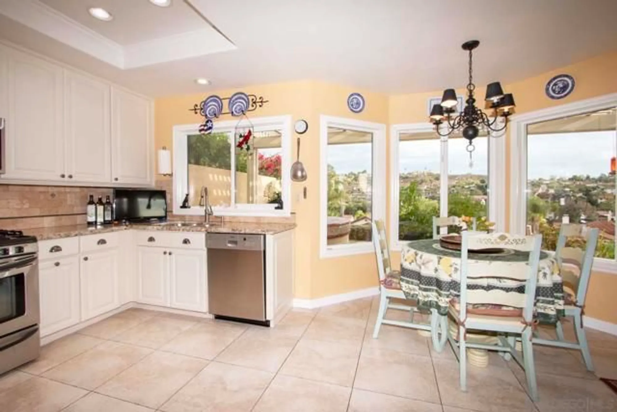 Property Slideshow image 14 of 48 | 17639 caminito hercuba, San Diego, CA, 92128