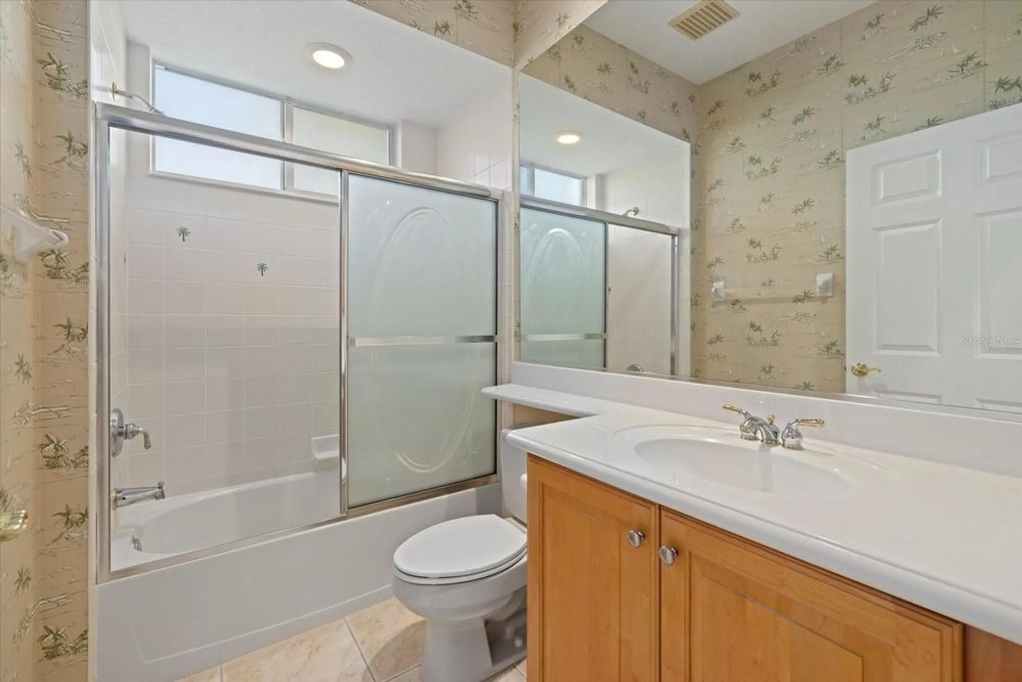 Property Slideshow image 16 of 35 | 6210 cormorant ct, Bradenton, FL, 34203