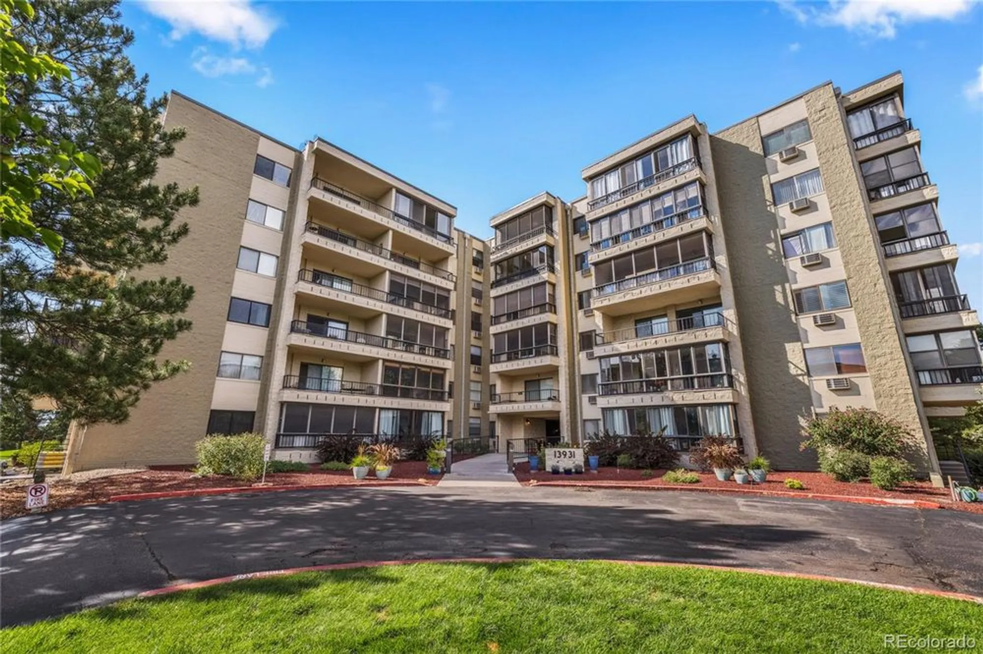 Property Slideshow image 2 of 25 | 13931 e marina dr apt 304, Aurora, CO, 80014