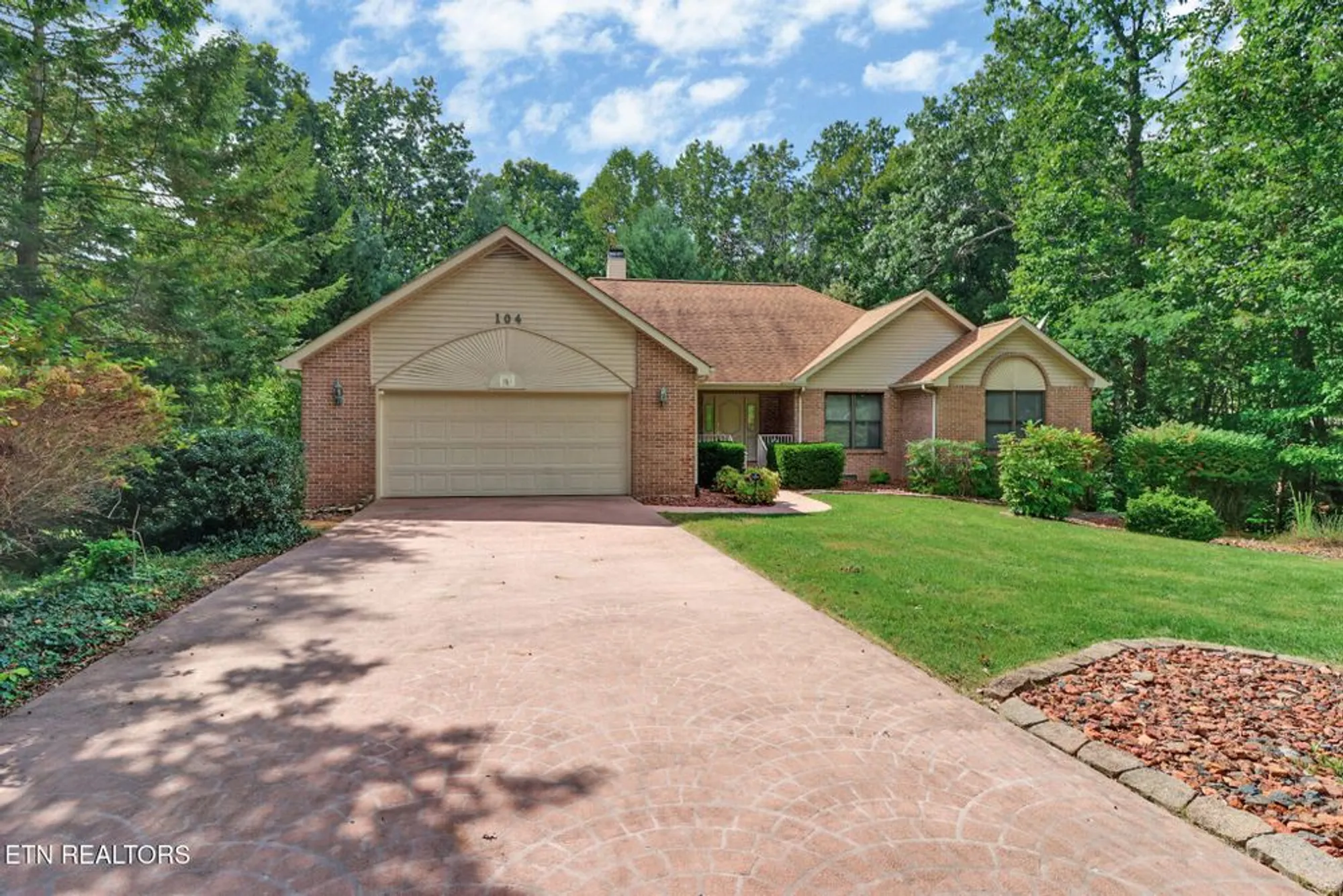 Property Slideshow image 2 of 54 | 104 flossmoor cir, Crossville, TN, 38558