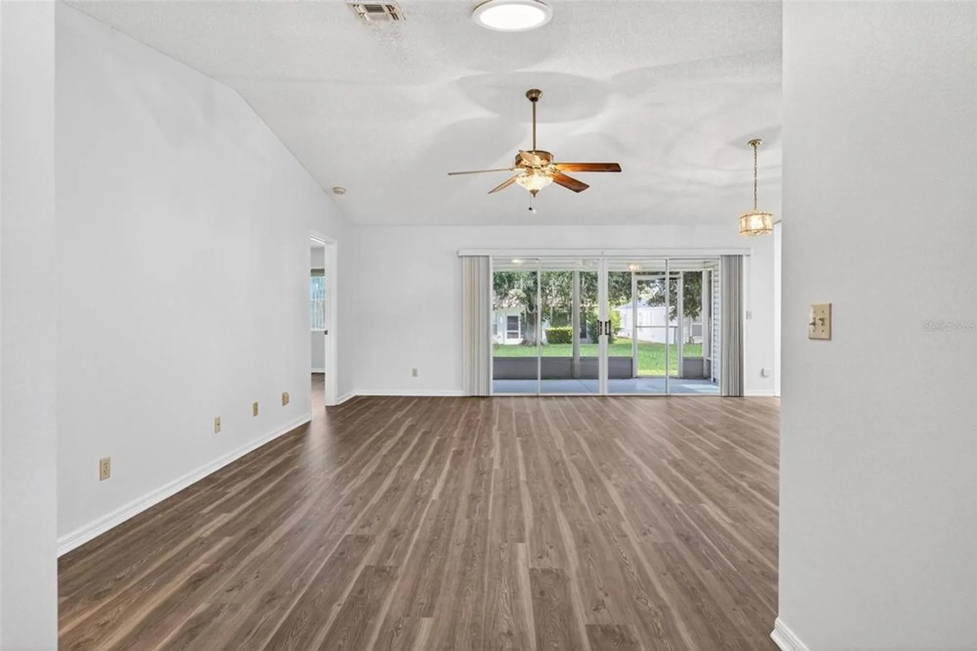 Property Slideshow image 9 of 60 | 651 timbercrest dr, Leesburg, FL, 34748