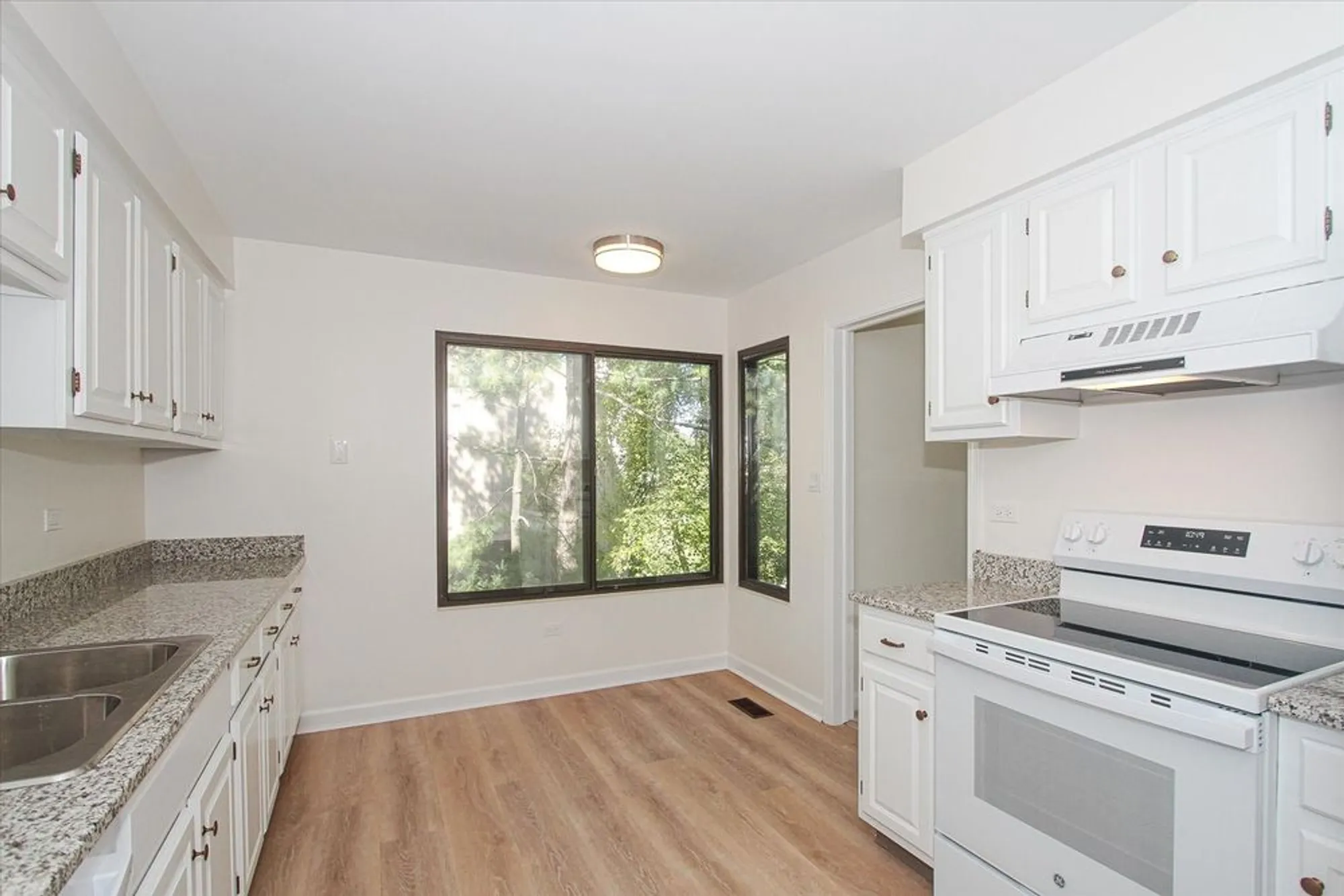 Property Slideshow image 12 of 32 | 78a foxwood ln # m169, Lake Barrington, IL, 60010