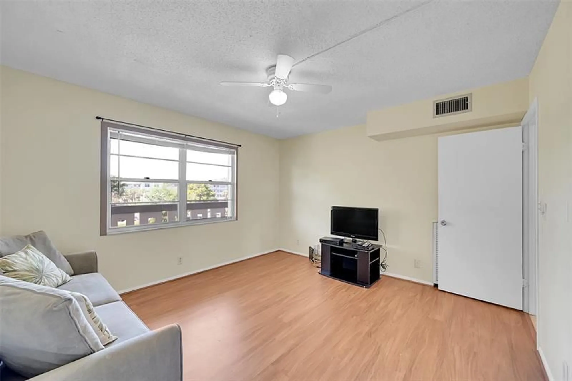 Property Slideshow image 22 of 29 | 2901 victoria cir k3, Coconut Creek, FL, 33066