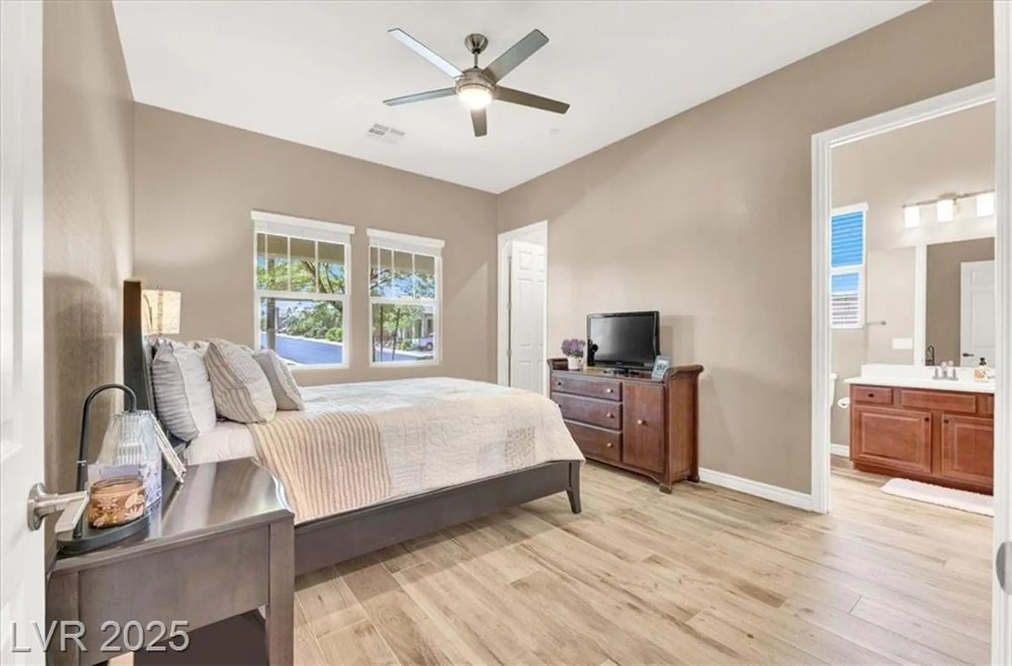 Property Slideshow image 11 of 48 | 400 middlestone ave, Henderson, NV, 89011