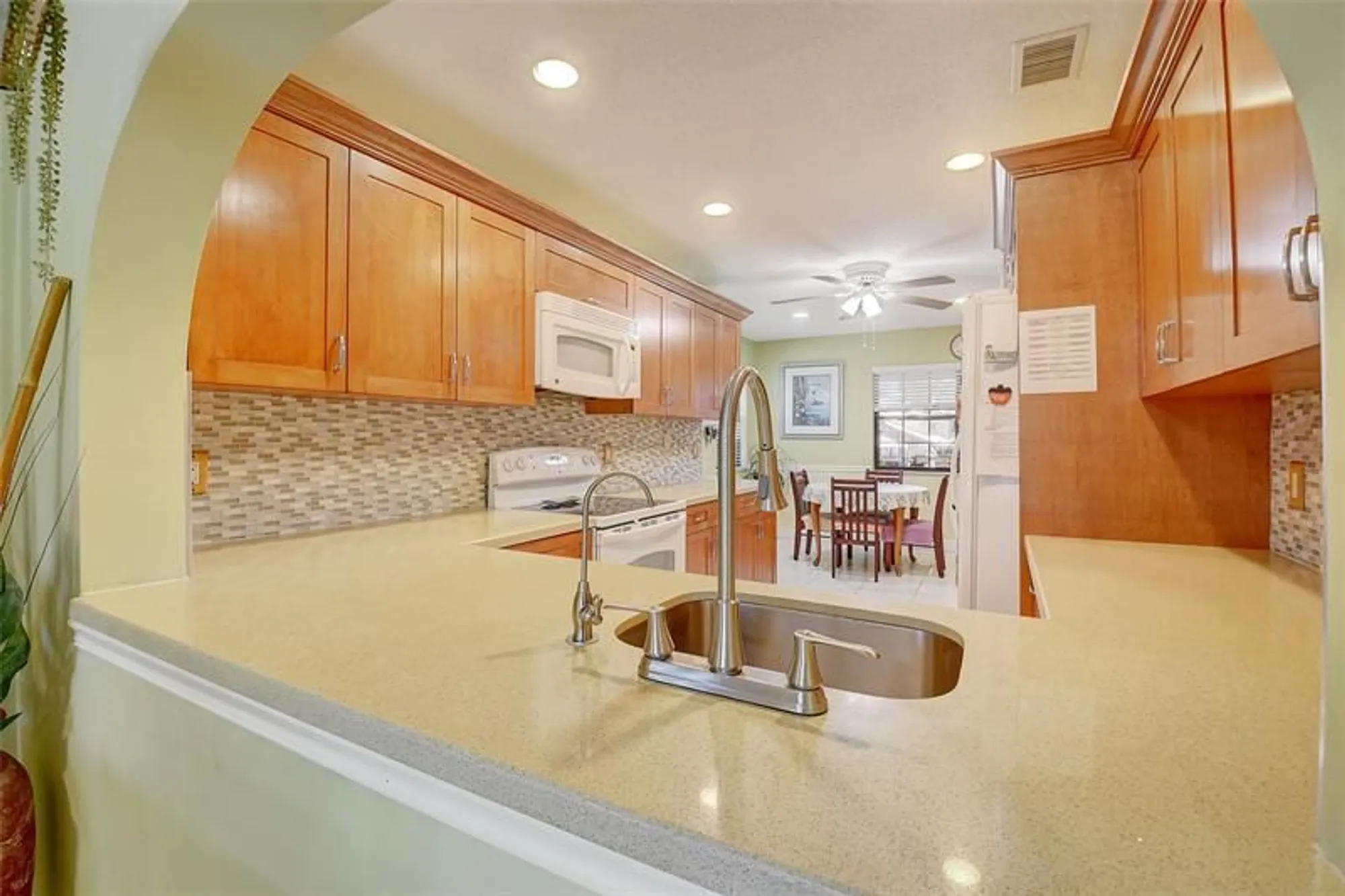 Property Slideshow image 16 of 75 | 6422 aspen glen cir # 206, Boynton Beach, FL, 33437