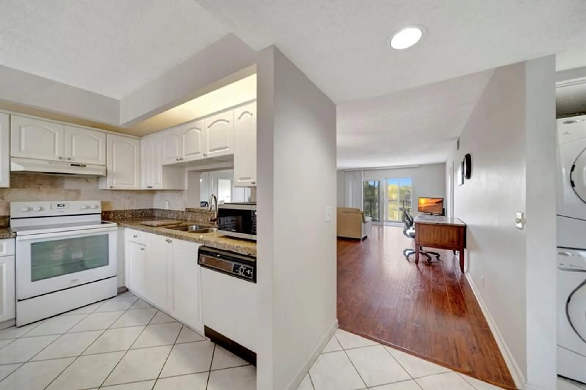 Property Slideshow image 2 of 54 | 900 sw 128th ave, Pembroke Pines, FL, 33027