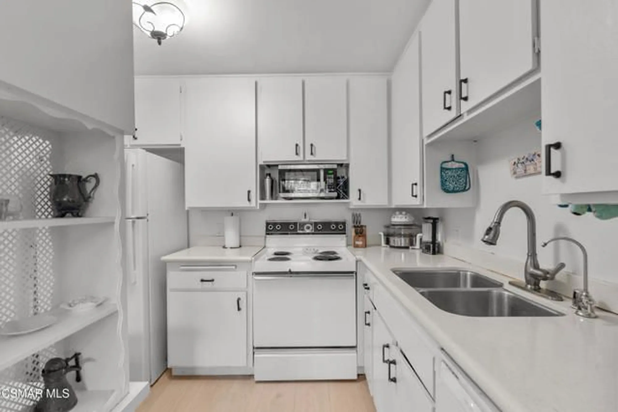 Property Slideshow image 8 of 33 | 351 chestnut hill ct 14, Thousand Oaks, CA, 91360