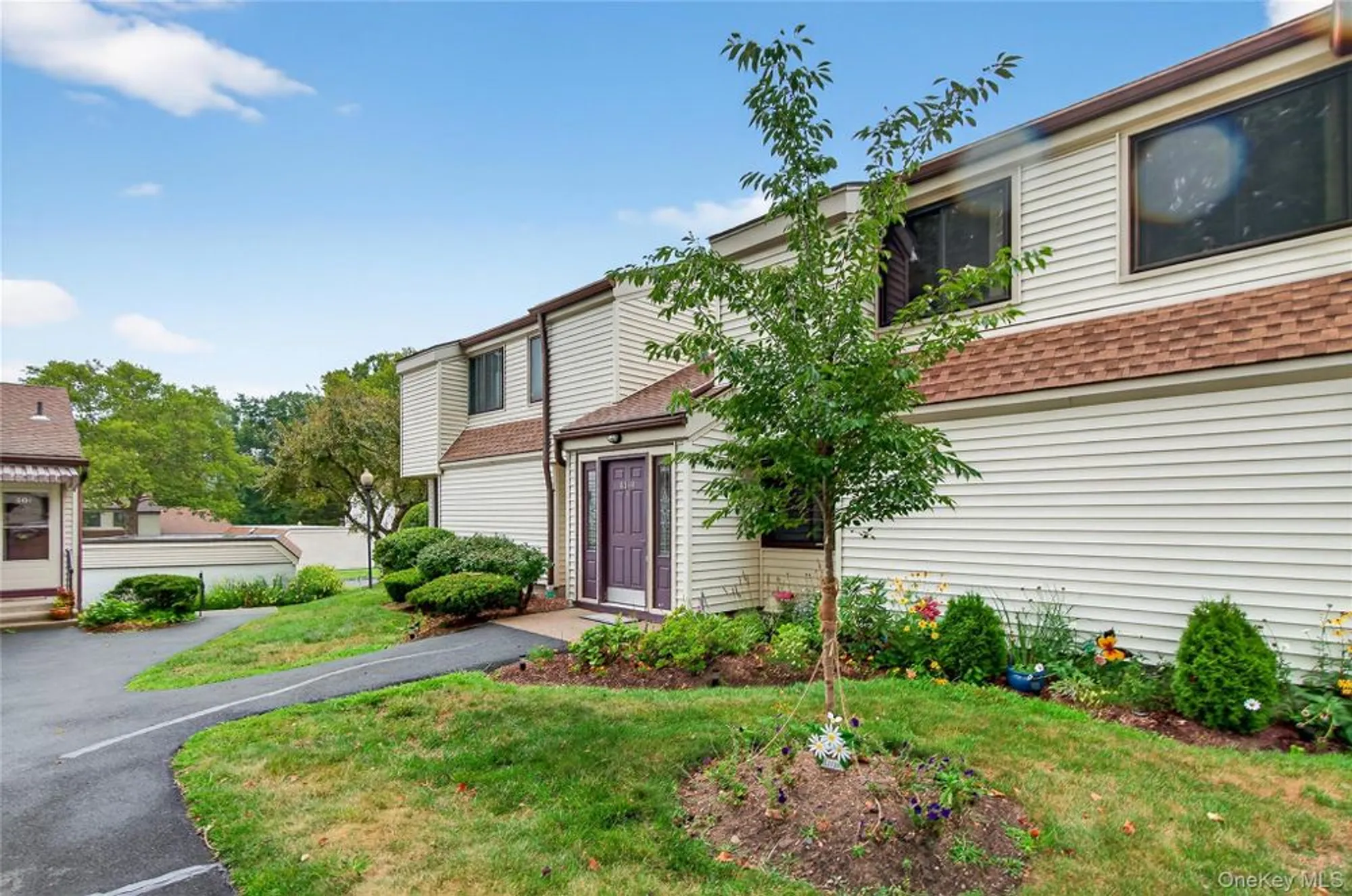 Property Slideshow image 4 of 44 | 41 jefferson oval b, Yorktown Heights, NY, 10598