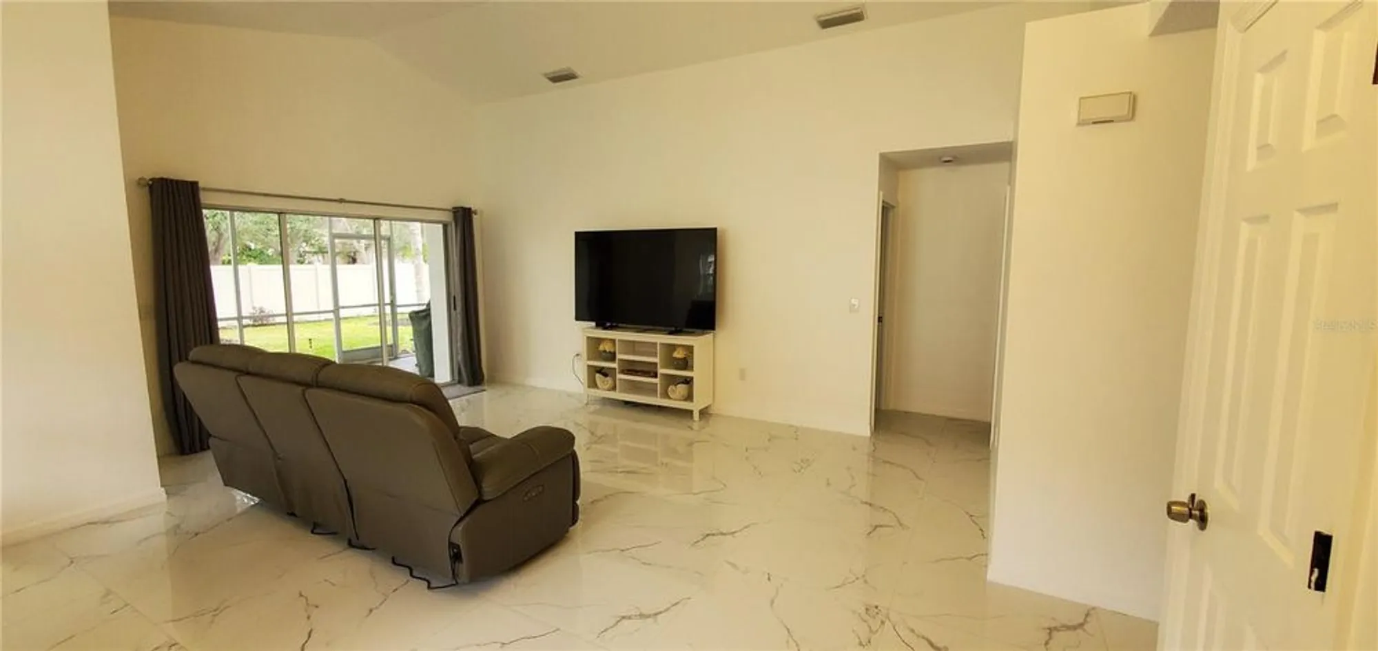 Property Slideshow image 7 of 28 | 5508 83rd ter, Sarasota, FL, 34243