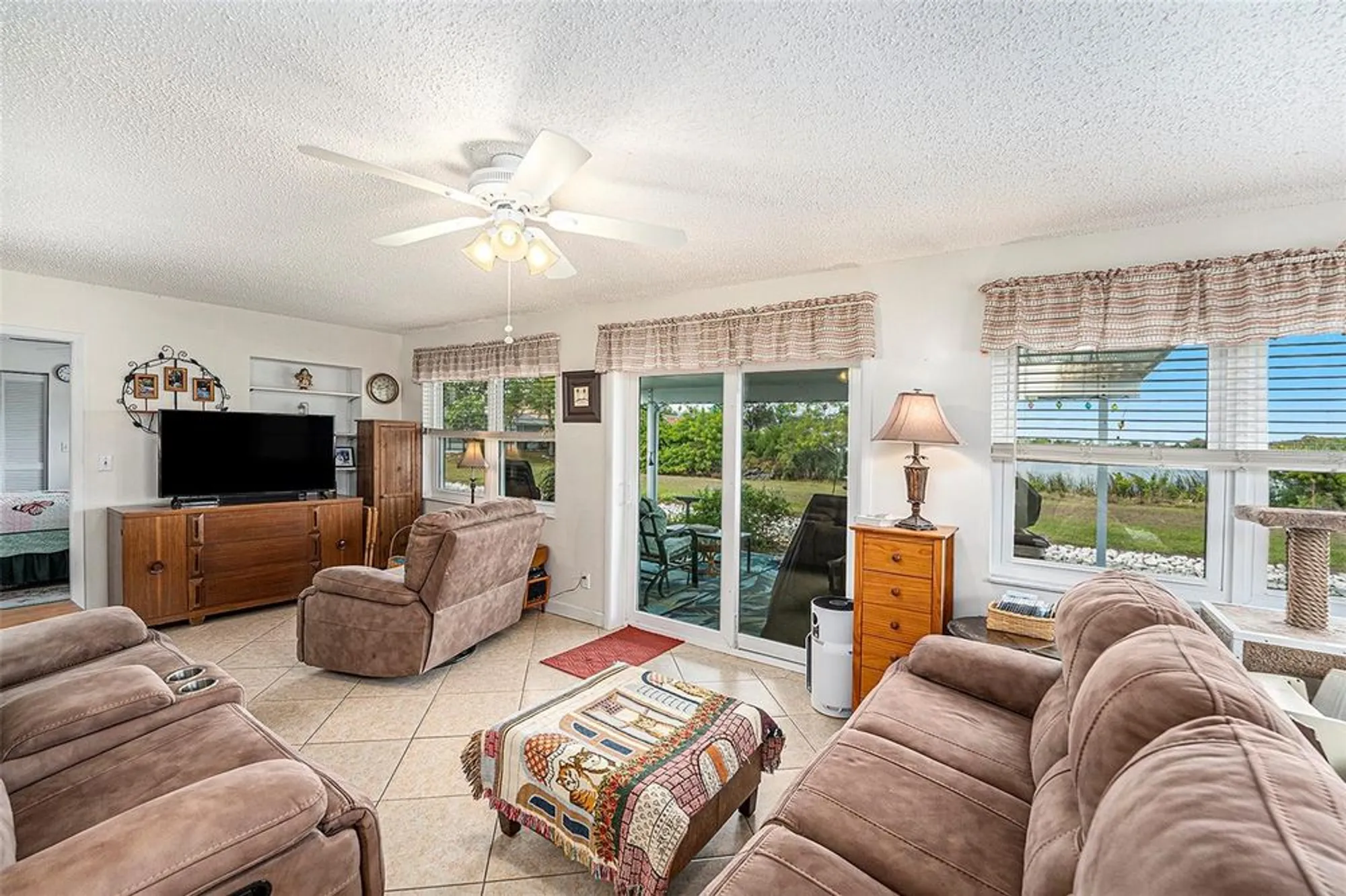 Property Slideshow image 8 of 26 | 3457 101st ter, Pinellas Park, FL, 33782