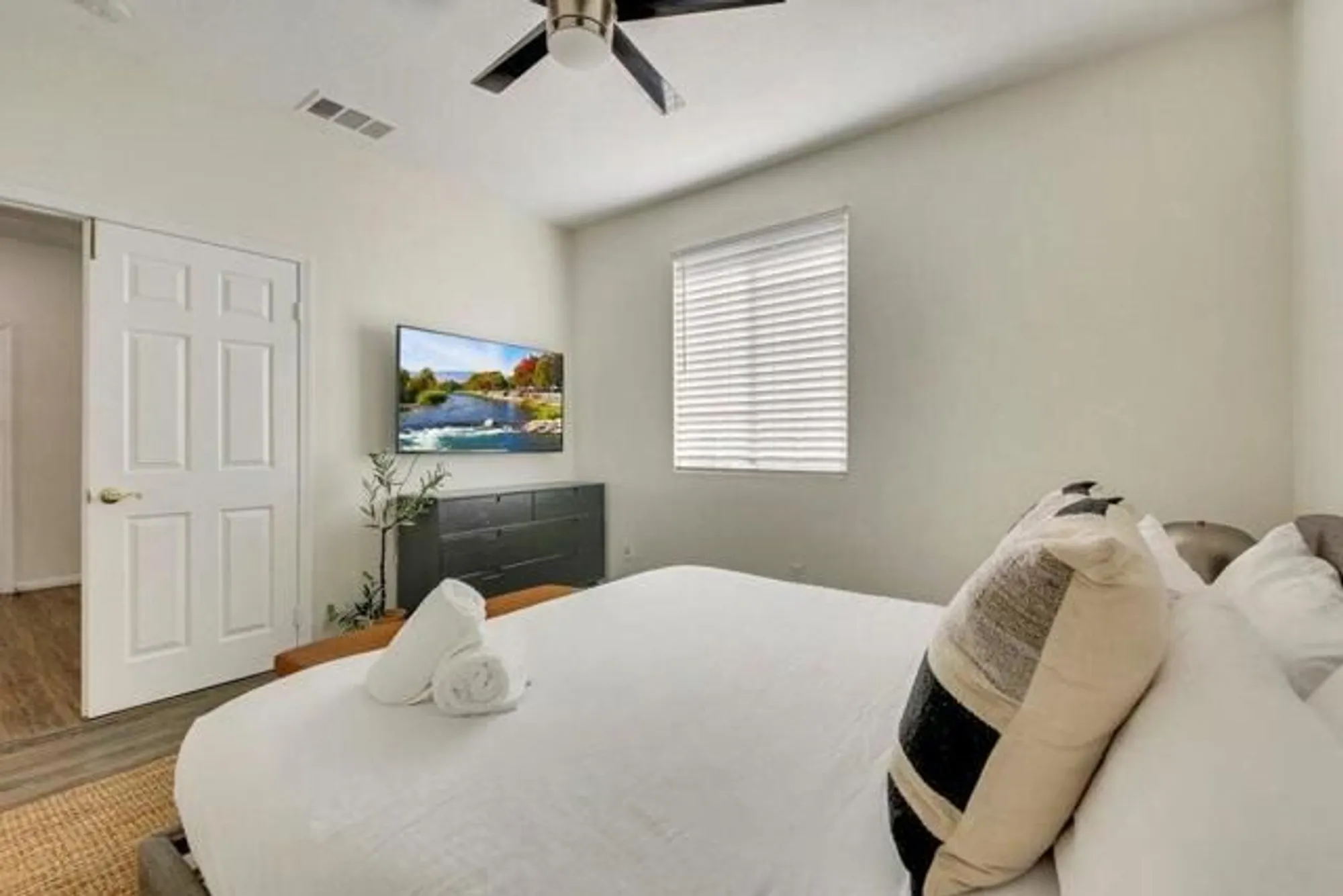 Property Slideshow image 19 of 66 | 84400 onda dr, Indio, CA, 92203