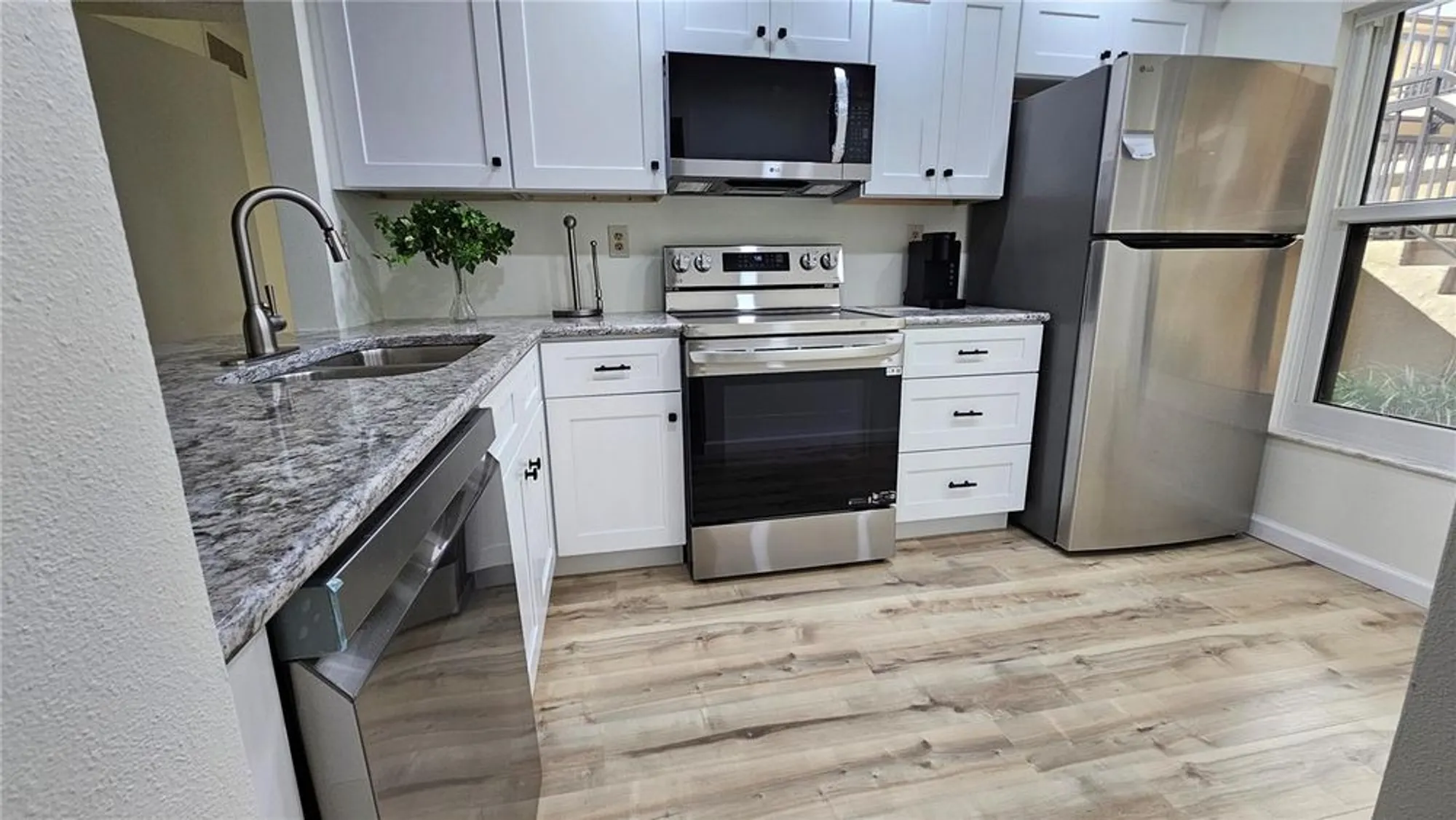 Property Slideshow image 6 of 32 | 6177 sun blvd apt 108, St Petersburg, FL, 33715