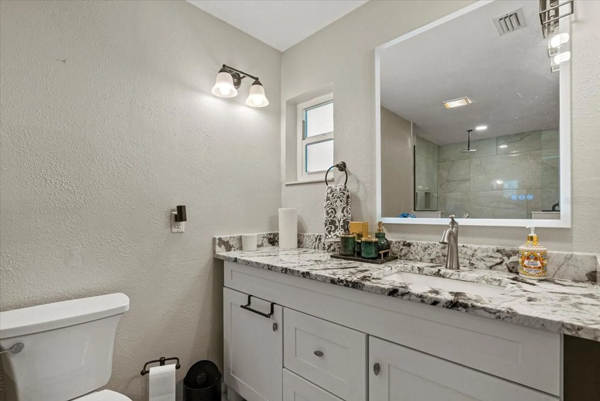Property Slideshow image 24 of 29 | 6916 w country club dr n # 9b, Sarasota, FL, 34243