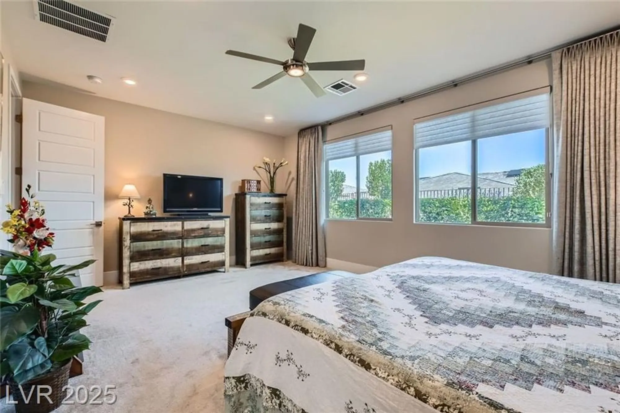 Property Slideshow image 14 of 32 | 9656 balais dr, Las Vegas, NV, 89143