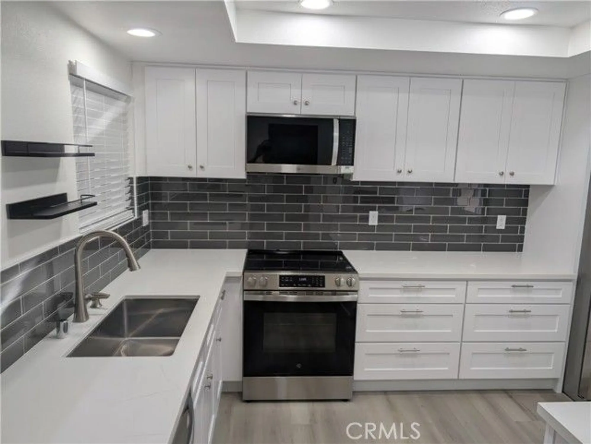 Property Slideshow image 17 of 51 | 2296 via puerta b, Laguna Woods, CA, 92637