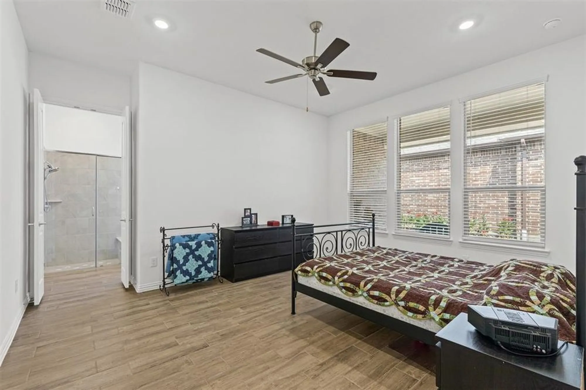 Property Slideshow image 14 of 30 | 4747 kings garden pkwy, Arlington, TX, 76005