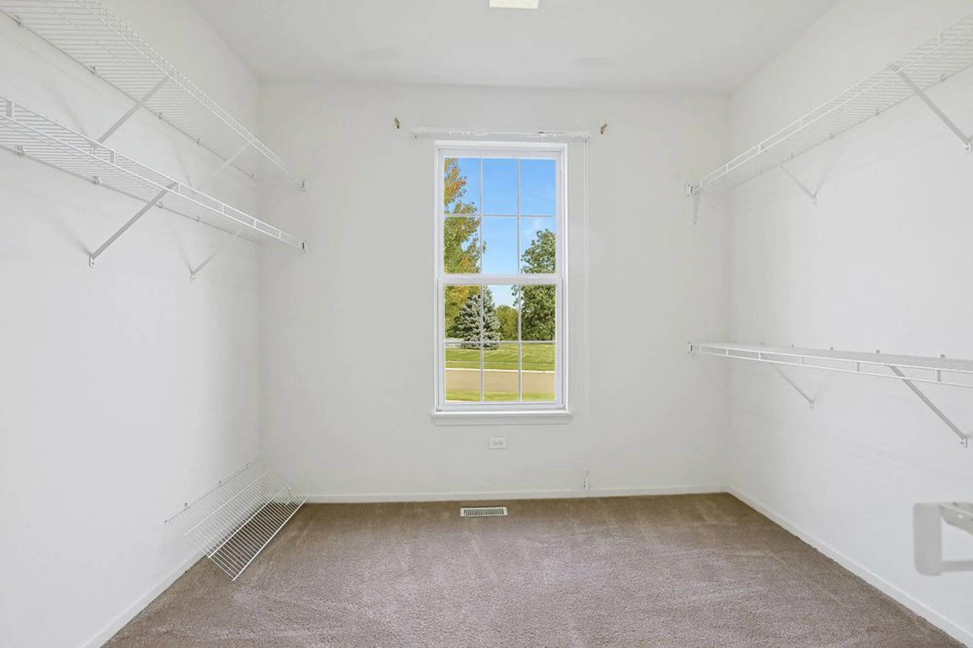 Property Slideshow image 18 of 30 | 13813 roosevelt dr, Huntley, IL, 60142