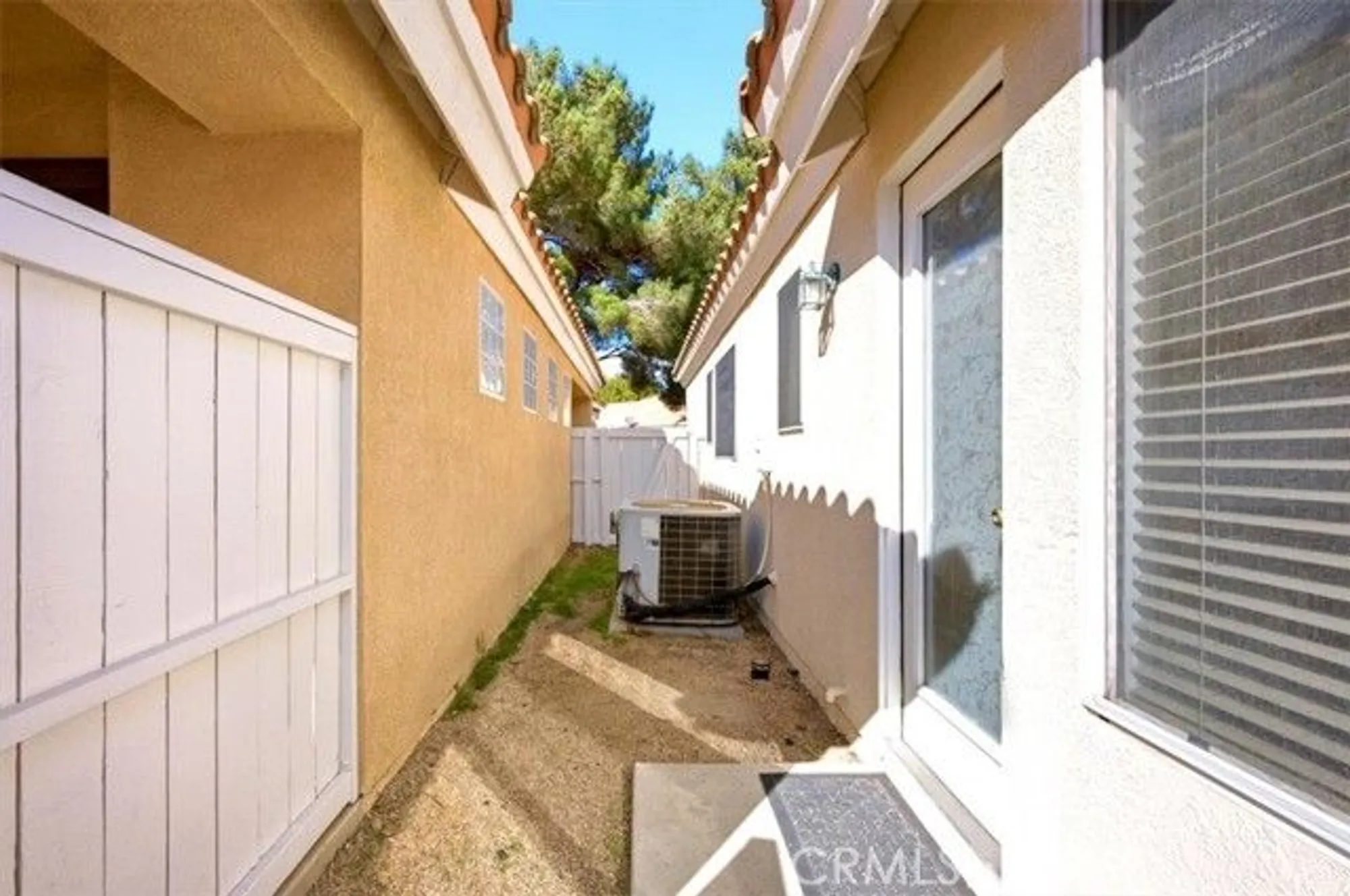 Property Slideshow image 20 of 36 | 19146 oak st, Apple Valley, CA, 92308
