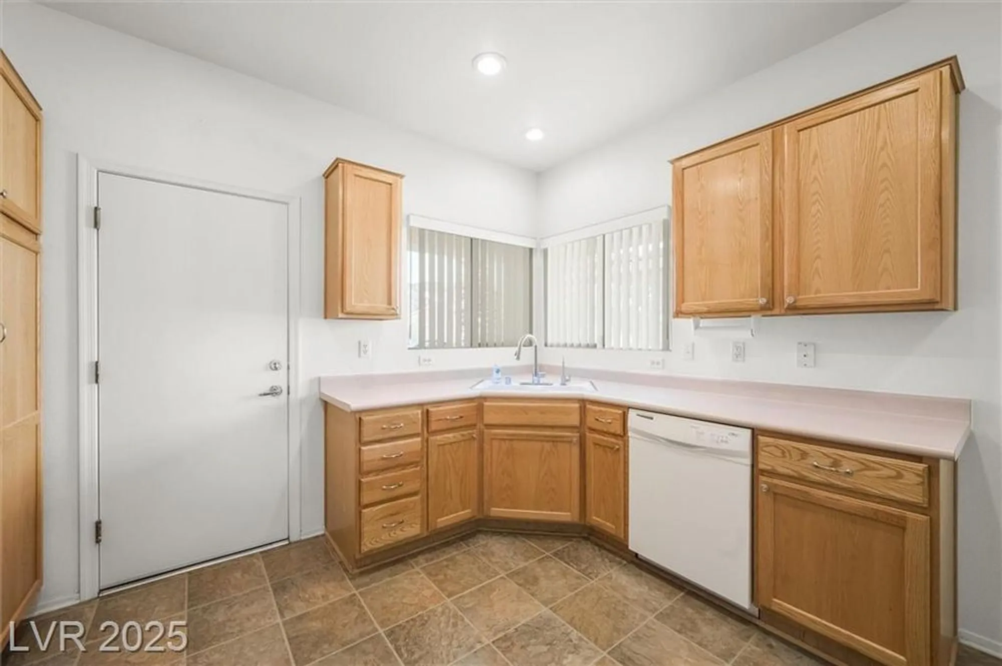 Property Slideshow image 15 of 34 | 2134 desert woods dr, Henderson, NV, 89012