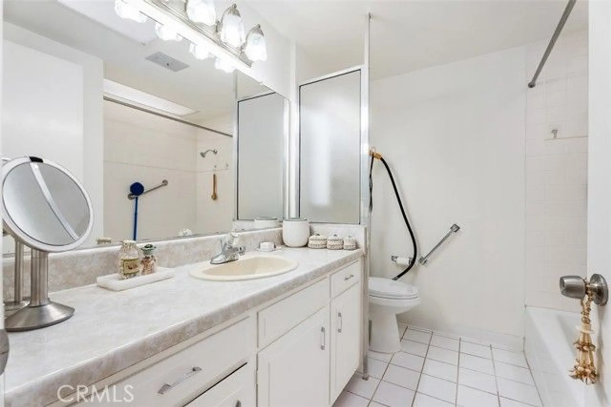 Property Slideshow image 22 of 54 | 207 avenida majorca c, Laguna Woods, CA, 92637