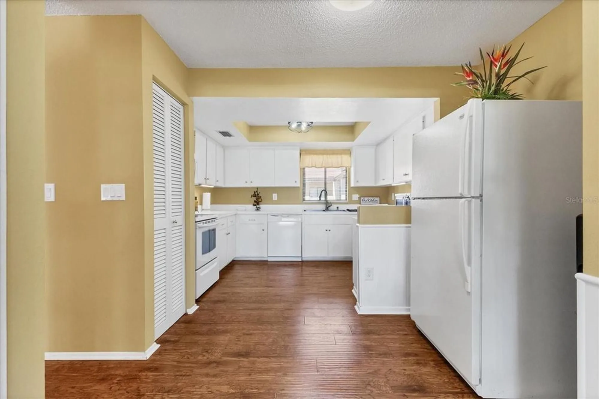 Property Slideshow image 9 of 34 | 1111 w faith cir apt 2004, Bradenton, FL, 34212