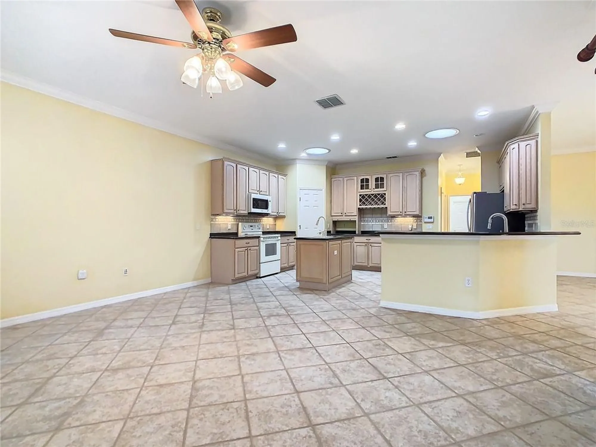 Property Slideshow image 28 of 63 | 100 ventana dr, Kissimmee, FL, 34759