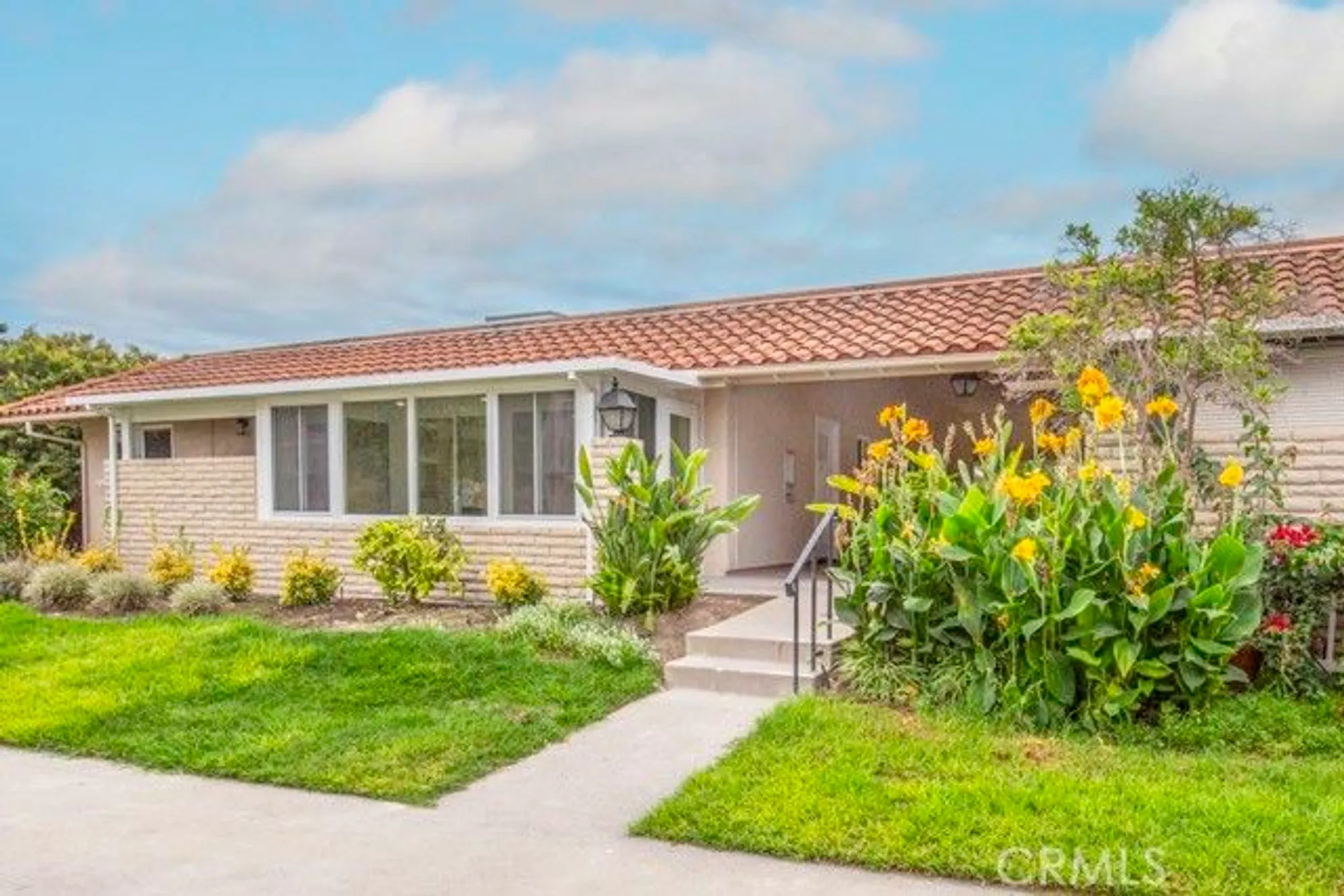 Property Slideshow image 2 of 40 | 2171 via mariposa e q, Laguna Woods, CA, 92637